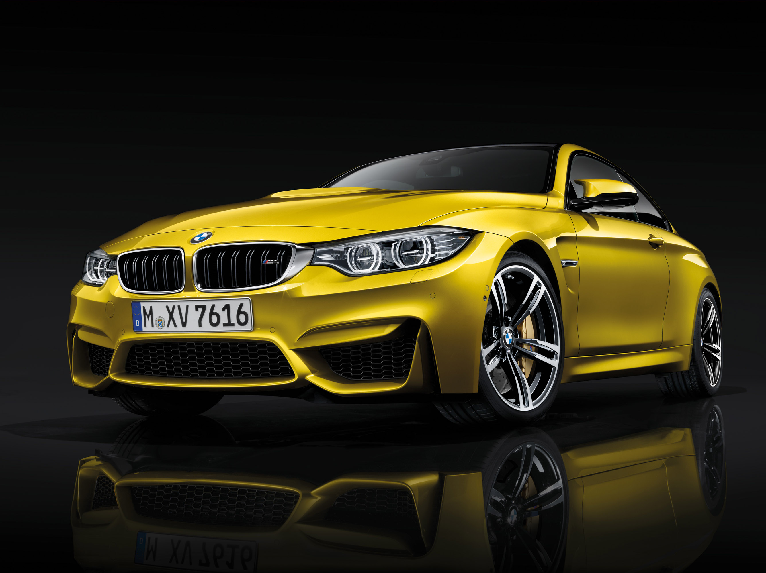 BMW M4 Coupe photo #1