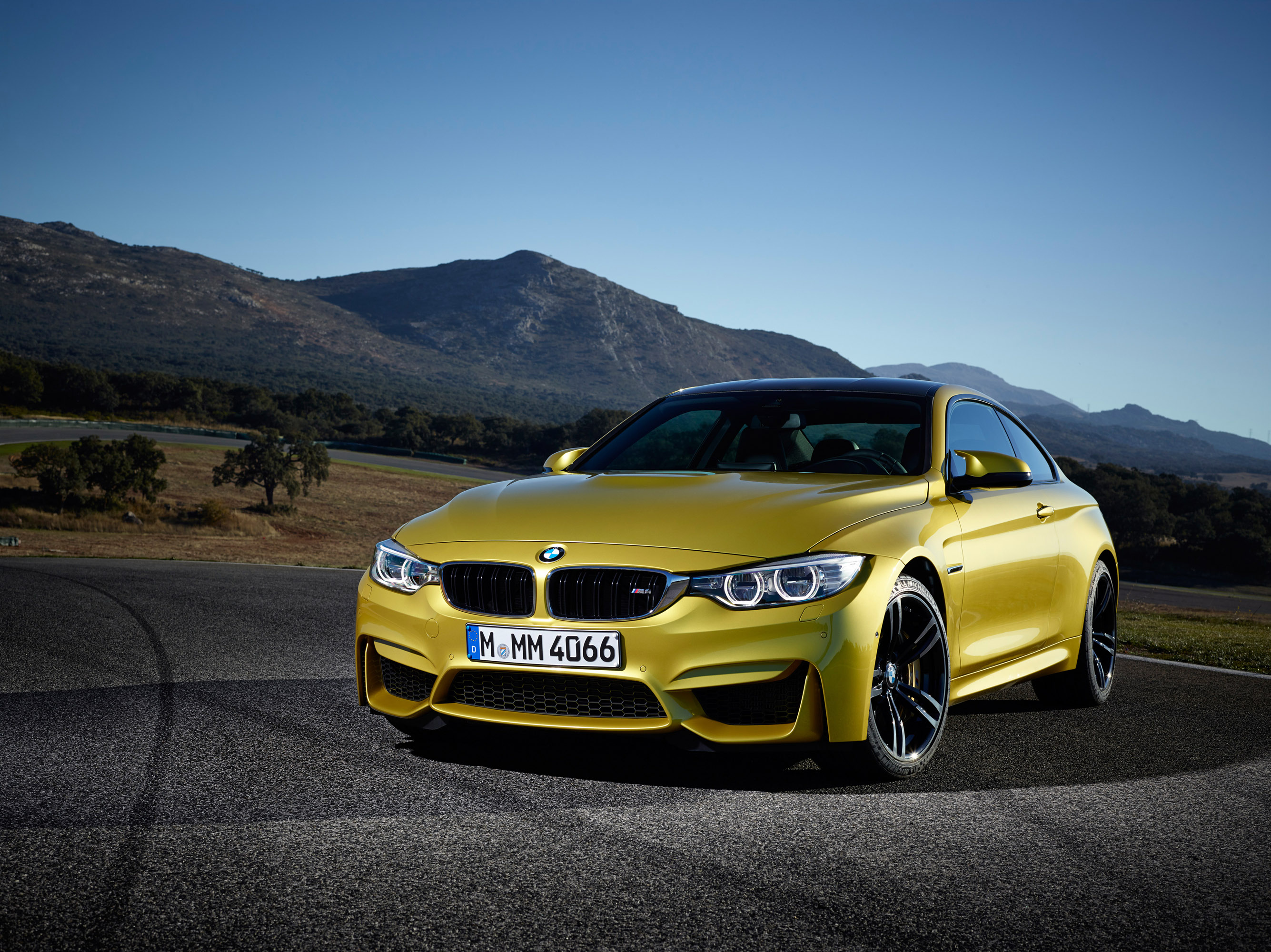 BMW M4 Coupe photo #3