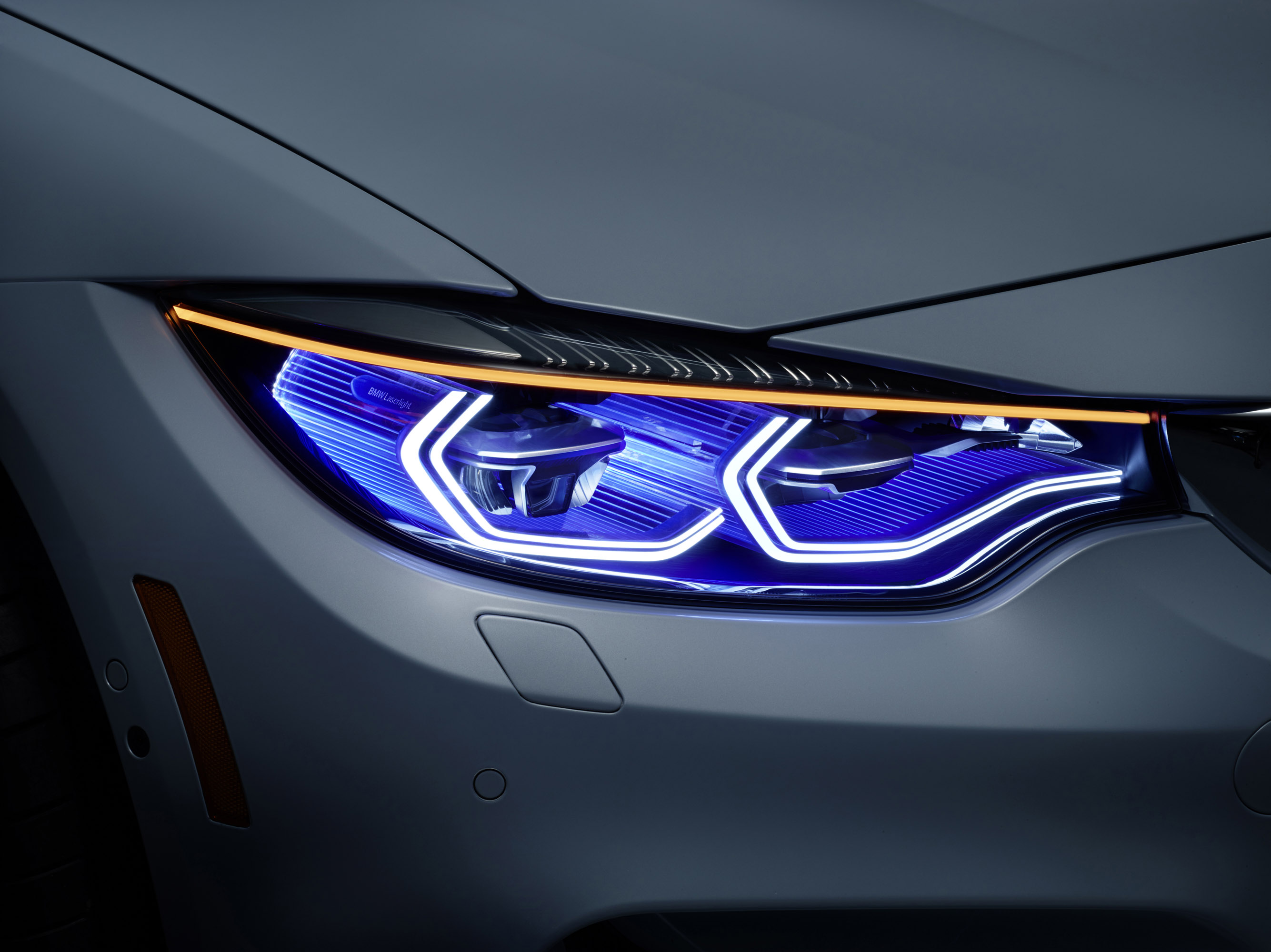 Лазерные фары bmw. Лазерная оптика BMW. Лазерные фары BMW Laserlight. BMW m4 Lights. BMW m4 Concept iconic Lights.