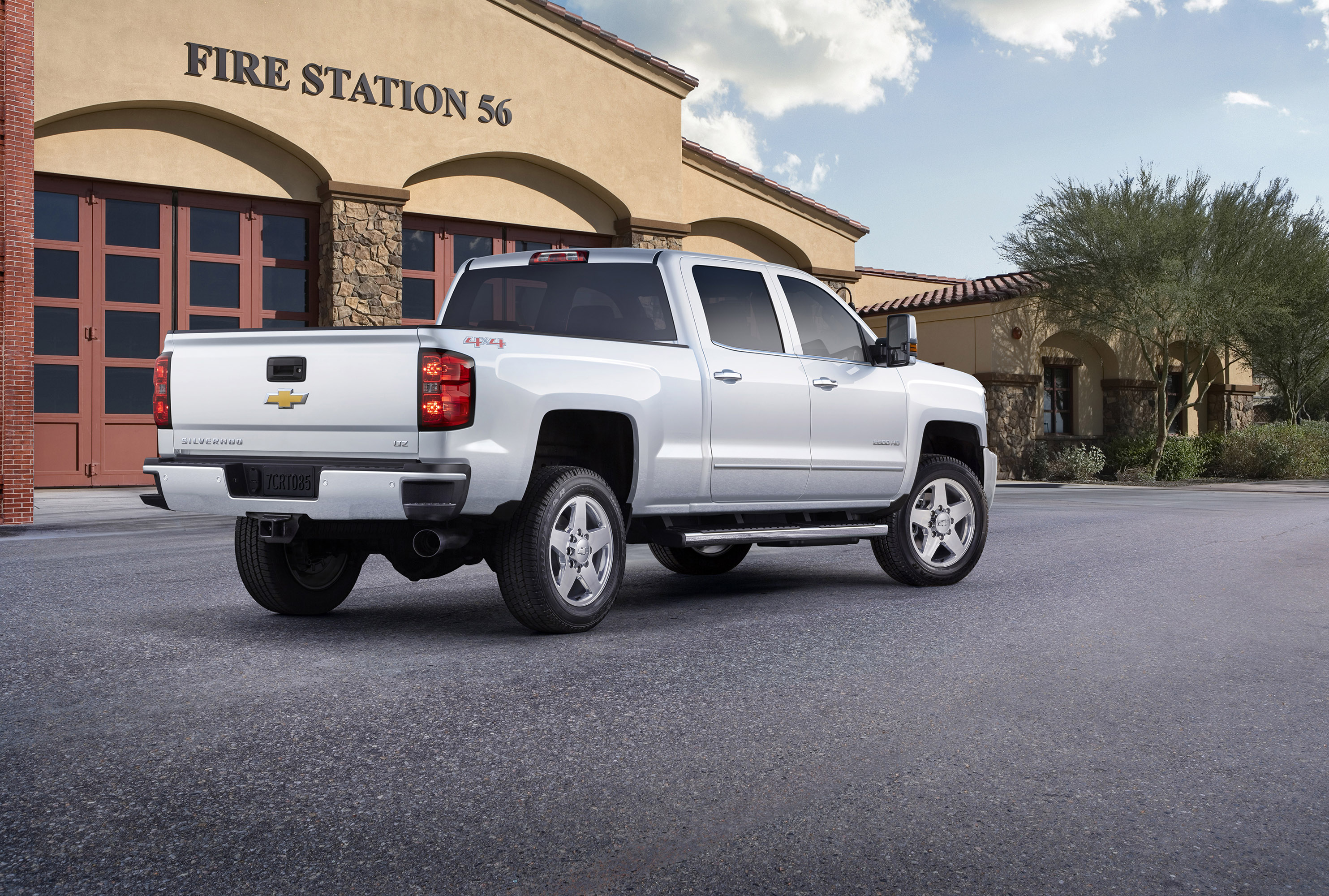 Chevrolet Silverado Custom Sport HD photo #2