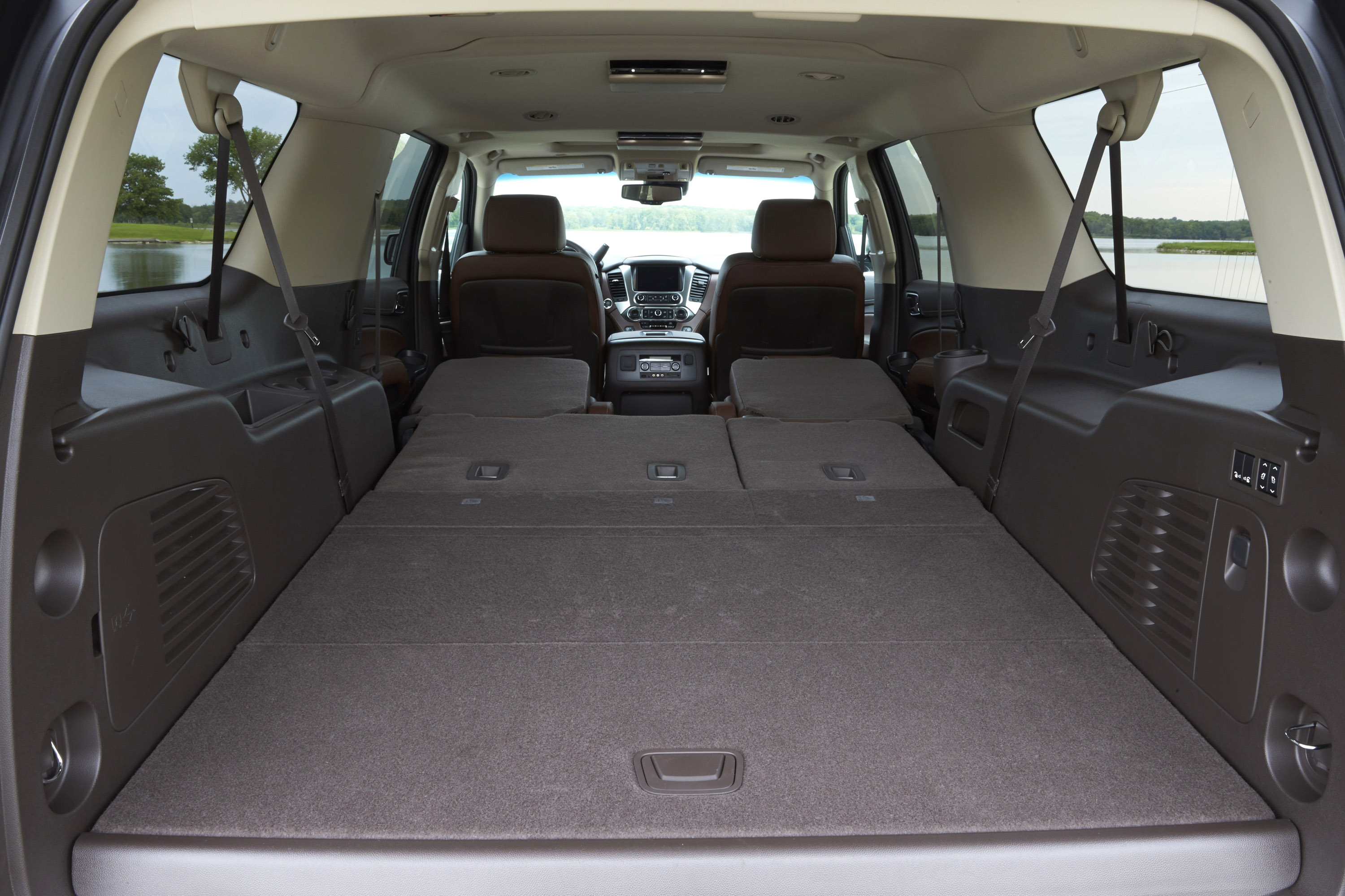 Chevrolet Suburban LTZ photo #16