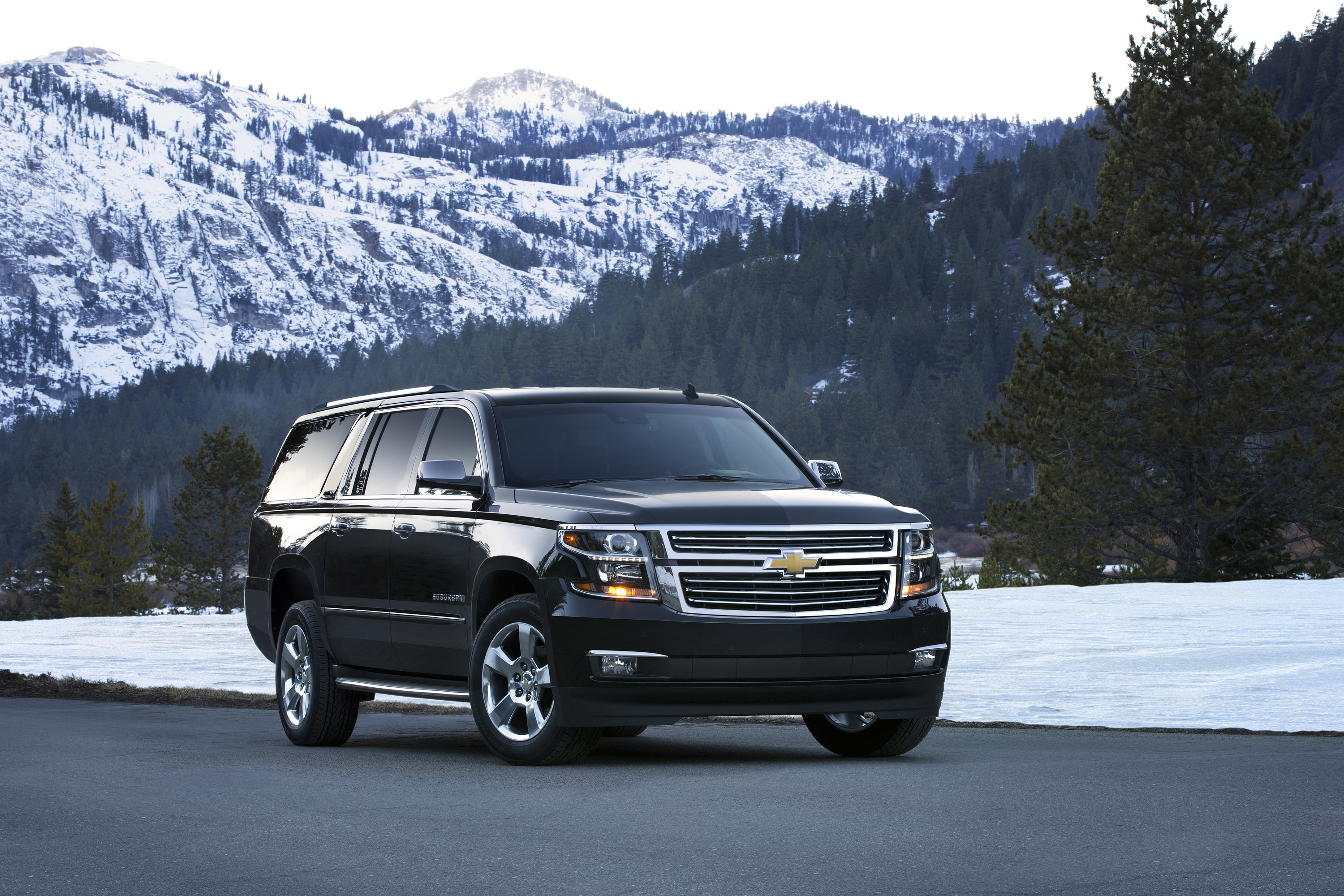 Chevrolet Suburban photo #2