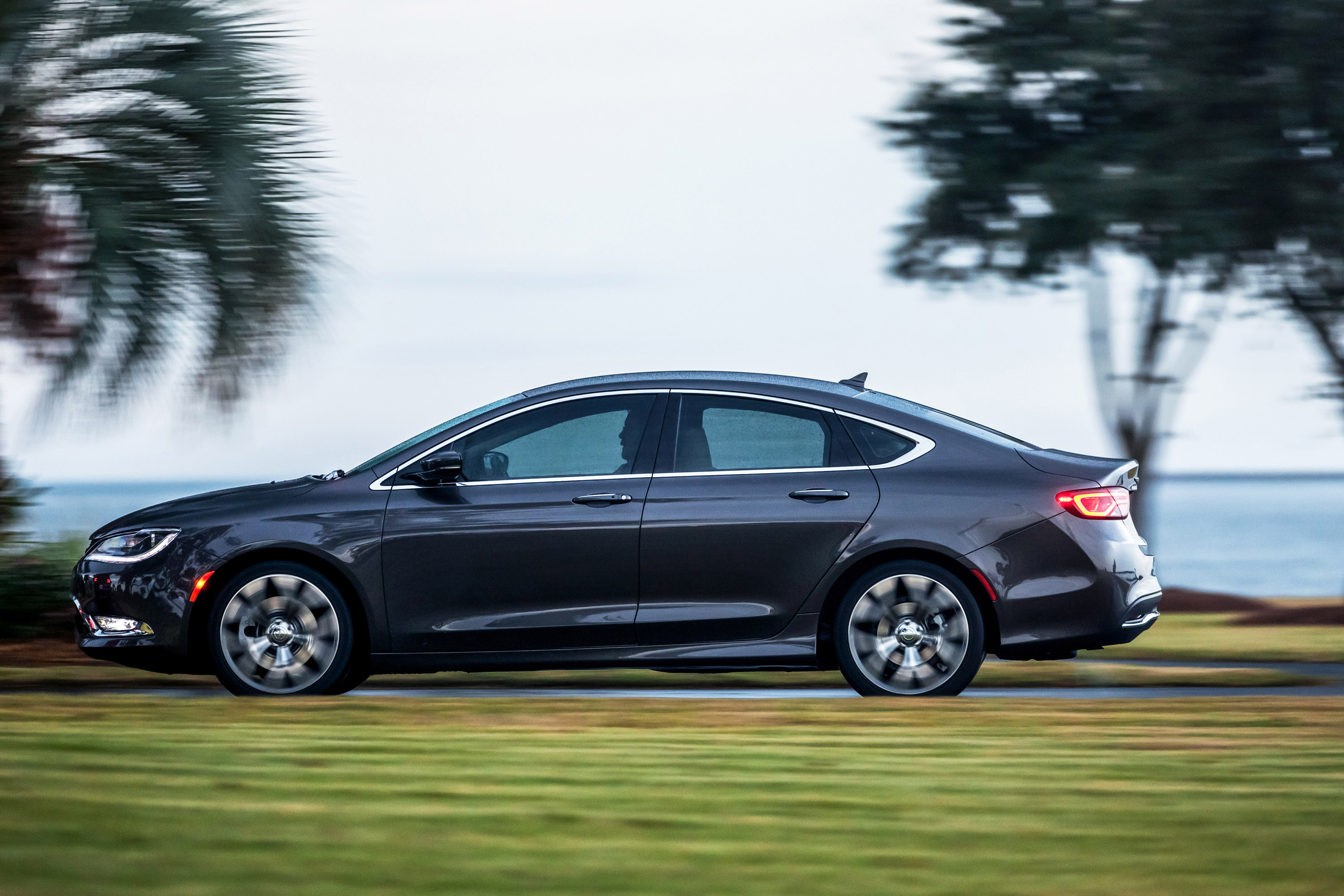 Chrysler 200 photo #36