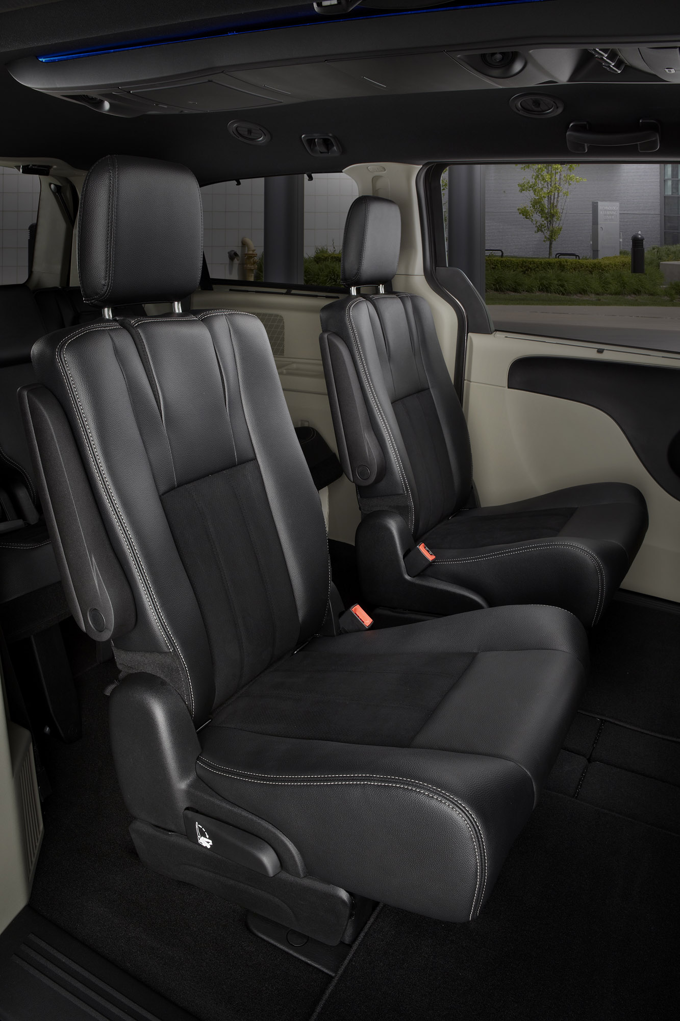 Dodge Grand Caravan photo #11