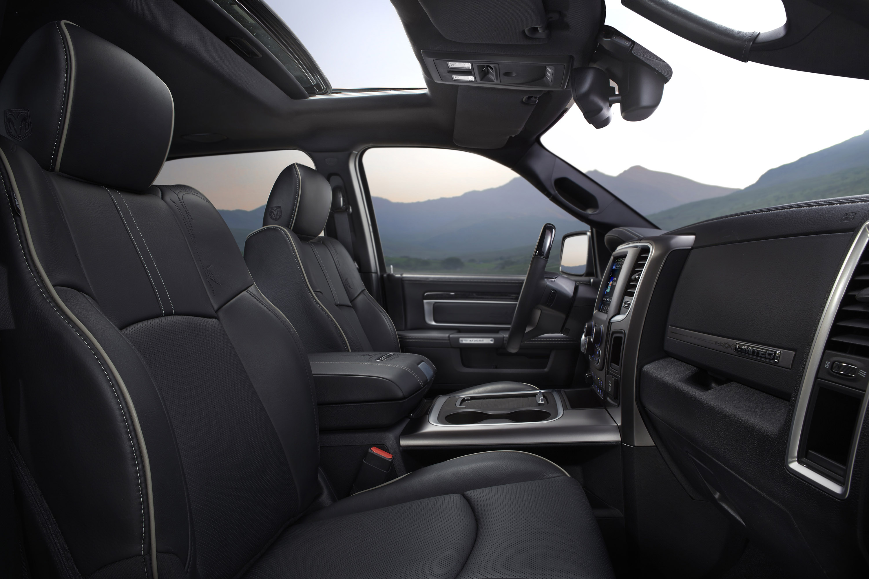 Dodge Ram 1500 Laramie Limited photo #31