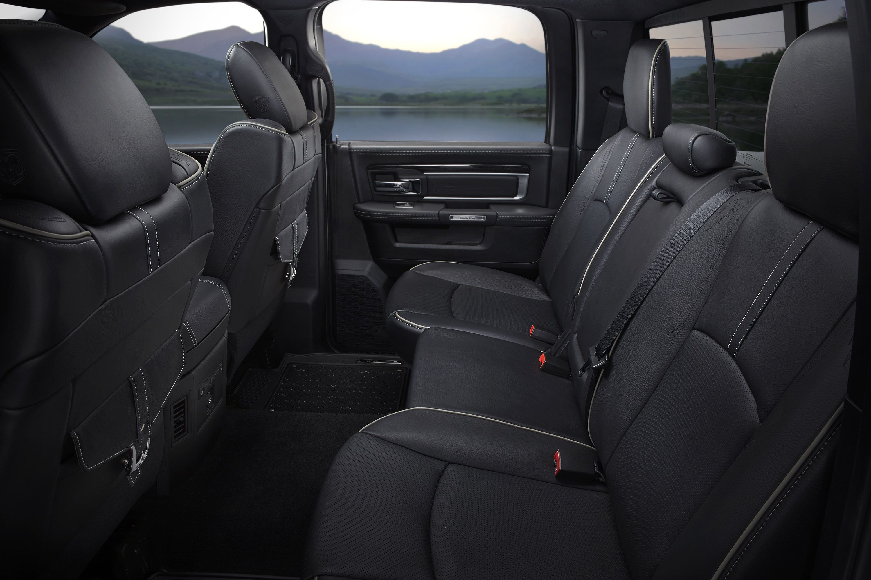 Dodge Ram 1500 Laramie Limited photo #32