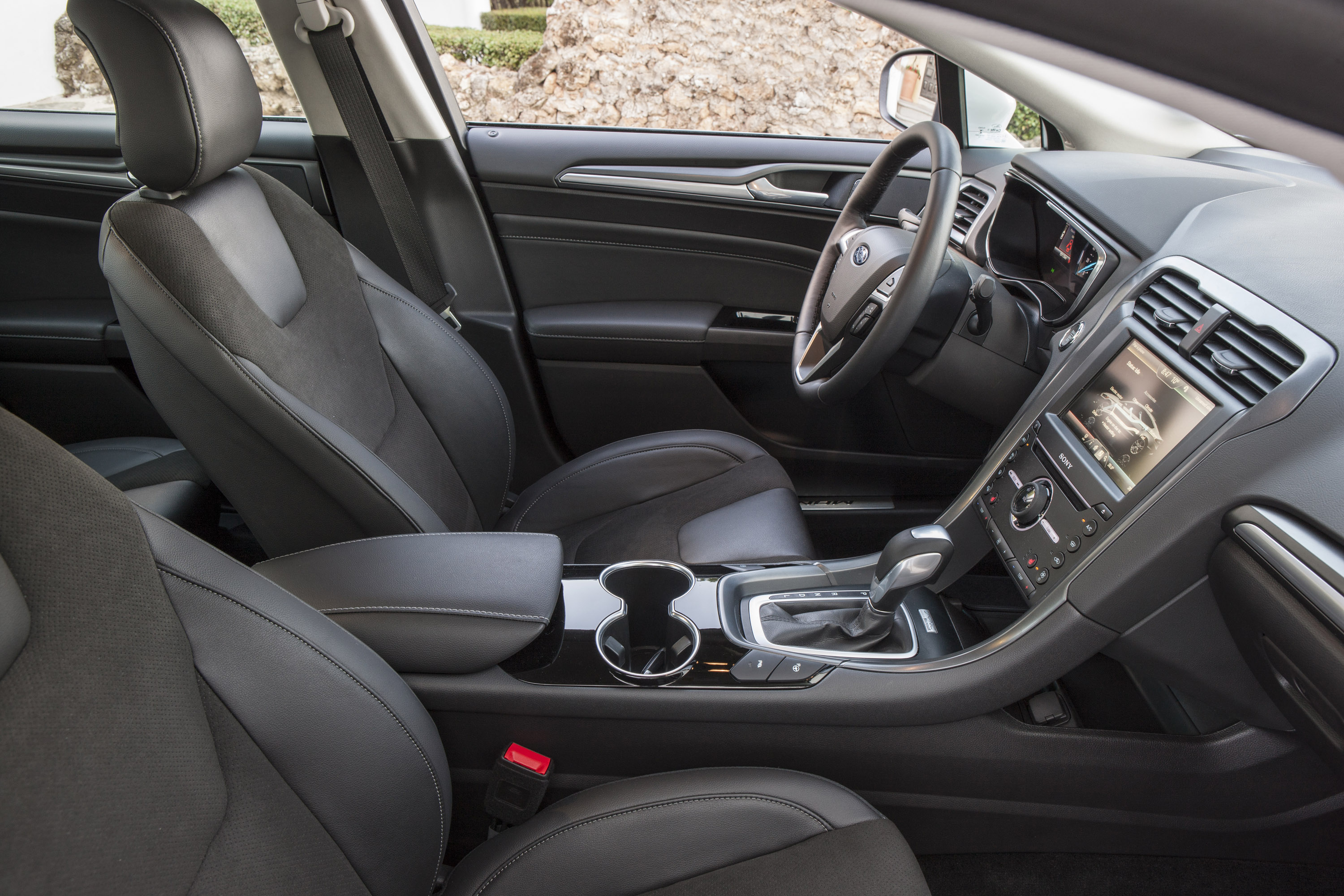 Ford Mondeo Hybrid photo #24
