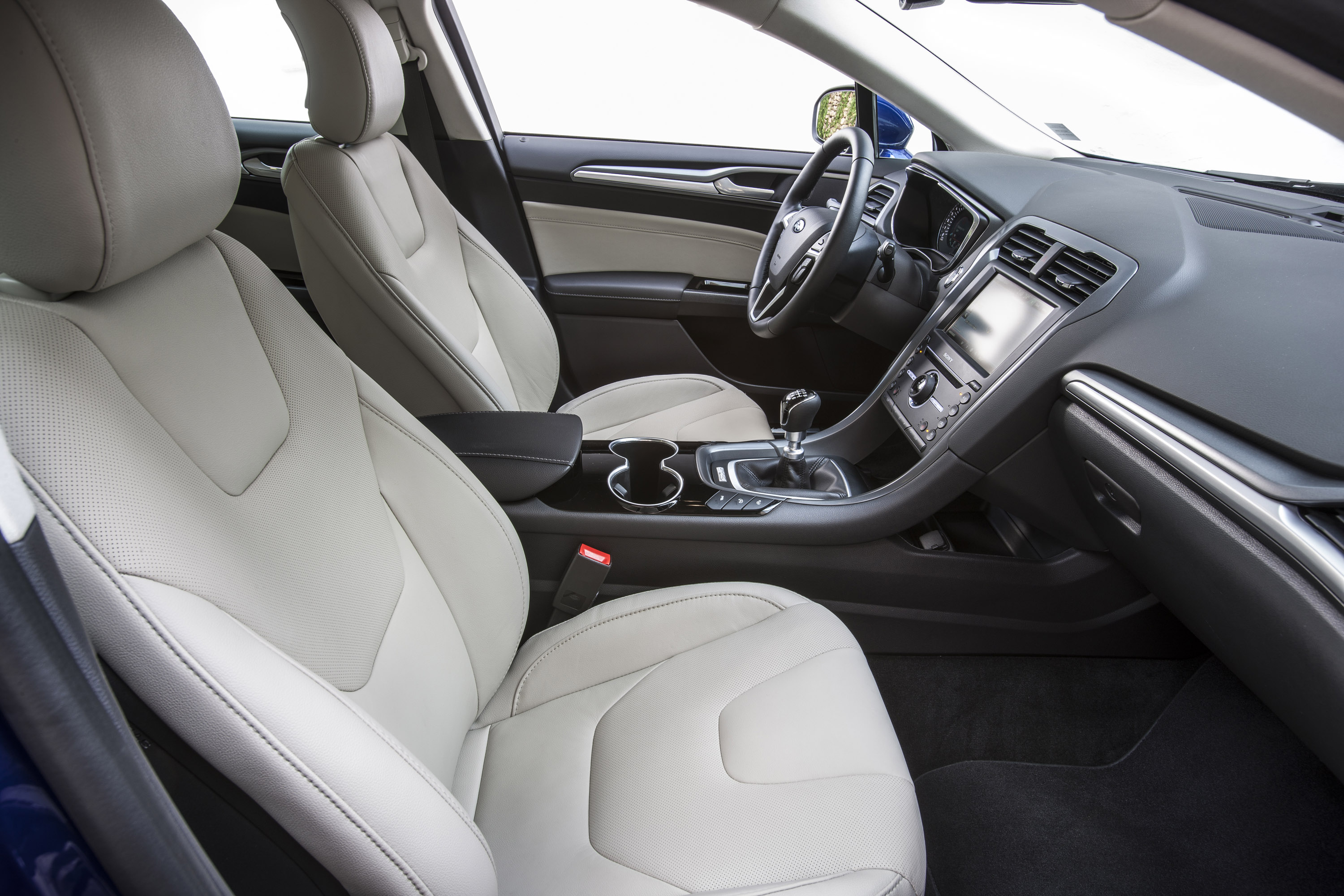 Ford Mondeo Wagon photo #37