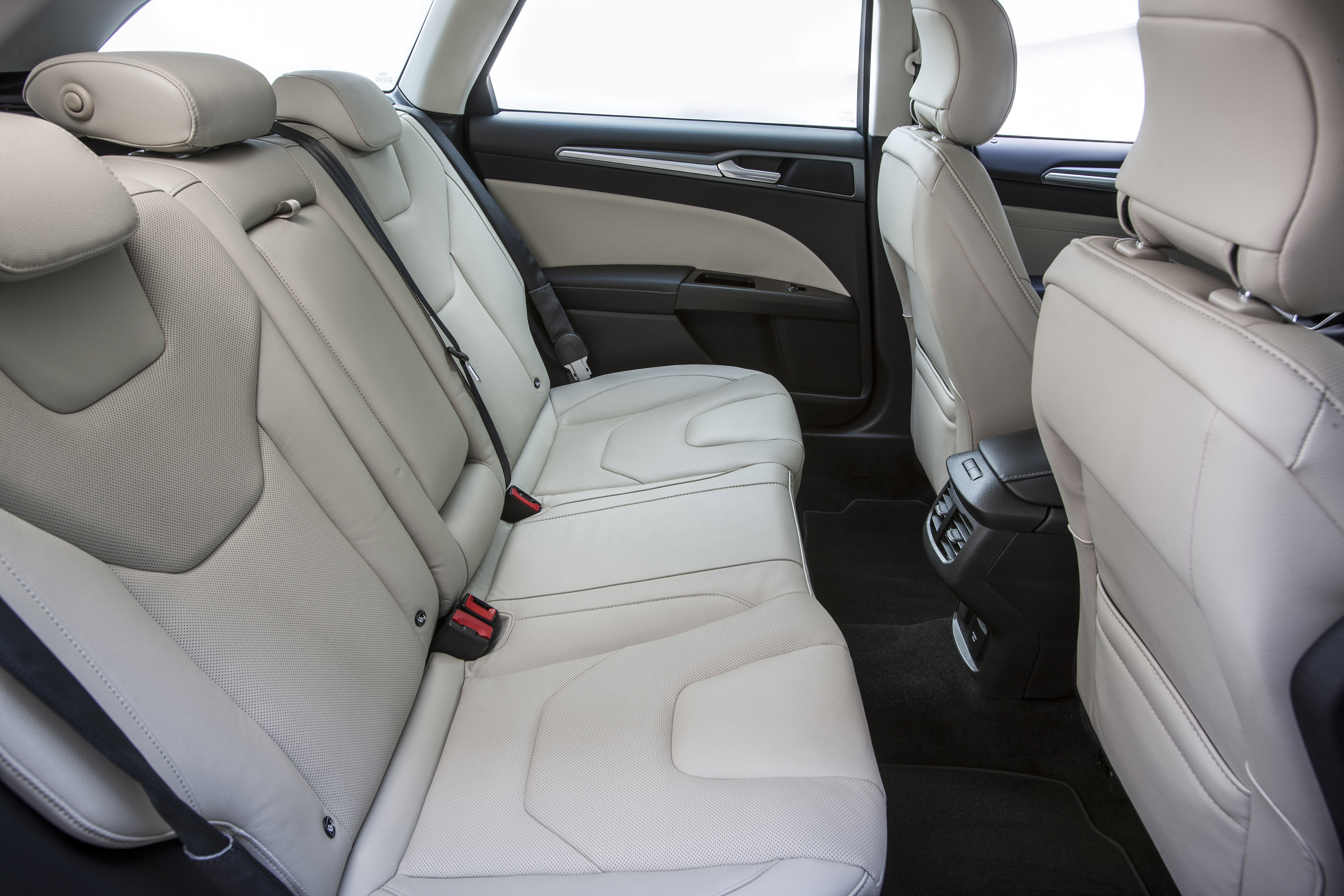 Ford Mondeo Wagon photo #41