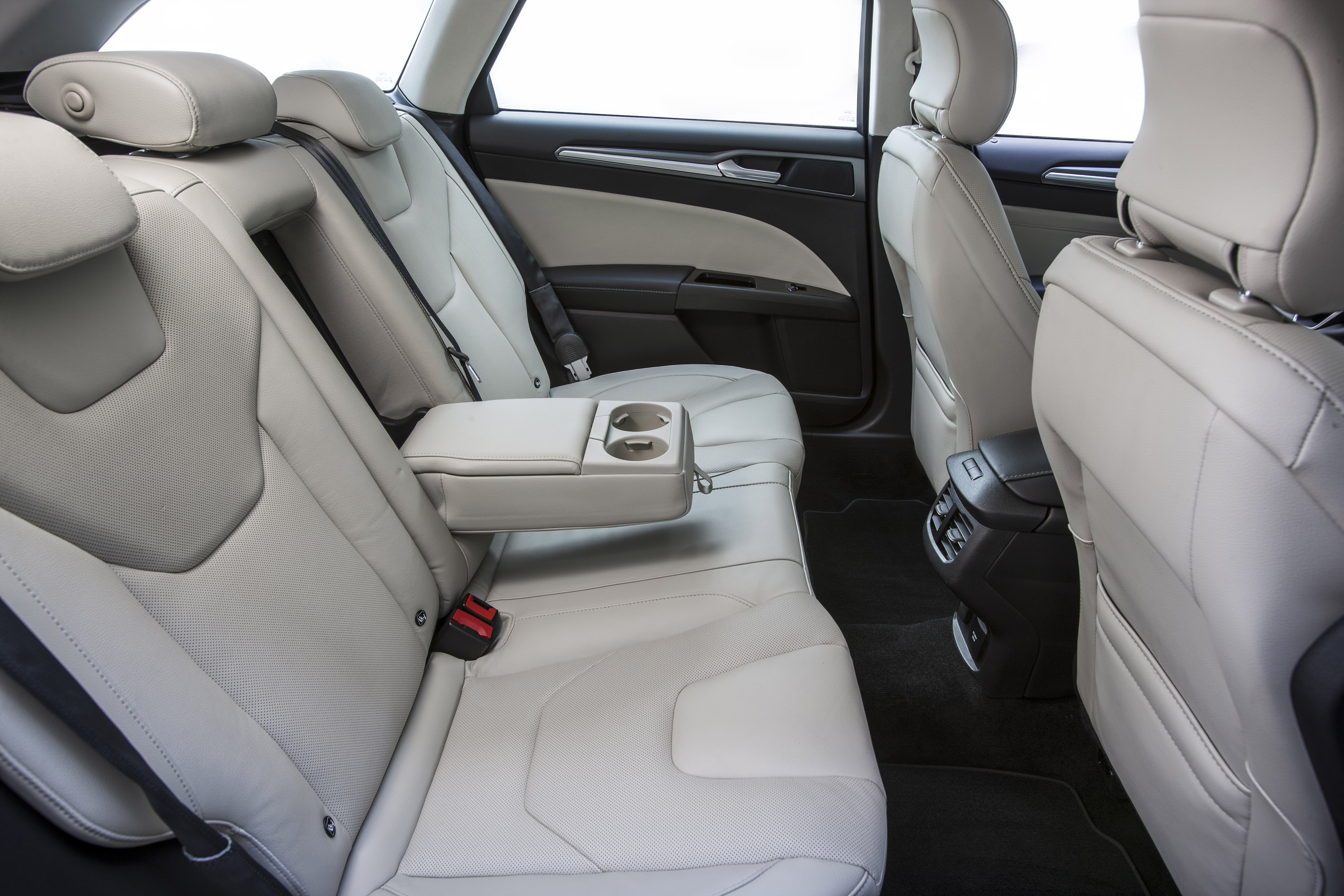 Ford Mondeo Wagon photo #42