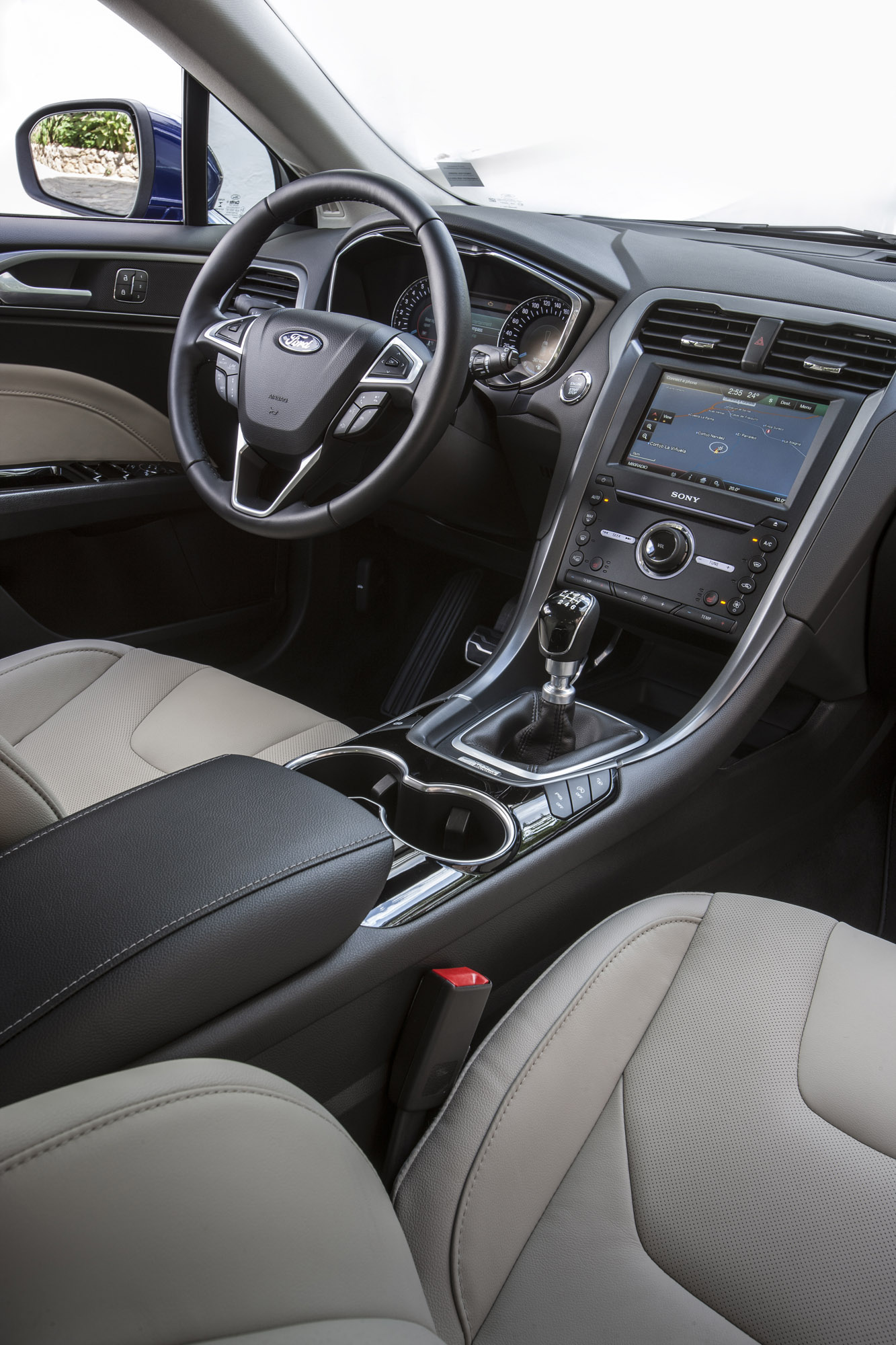 Ford Mondeo Wagon photo #46
