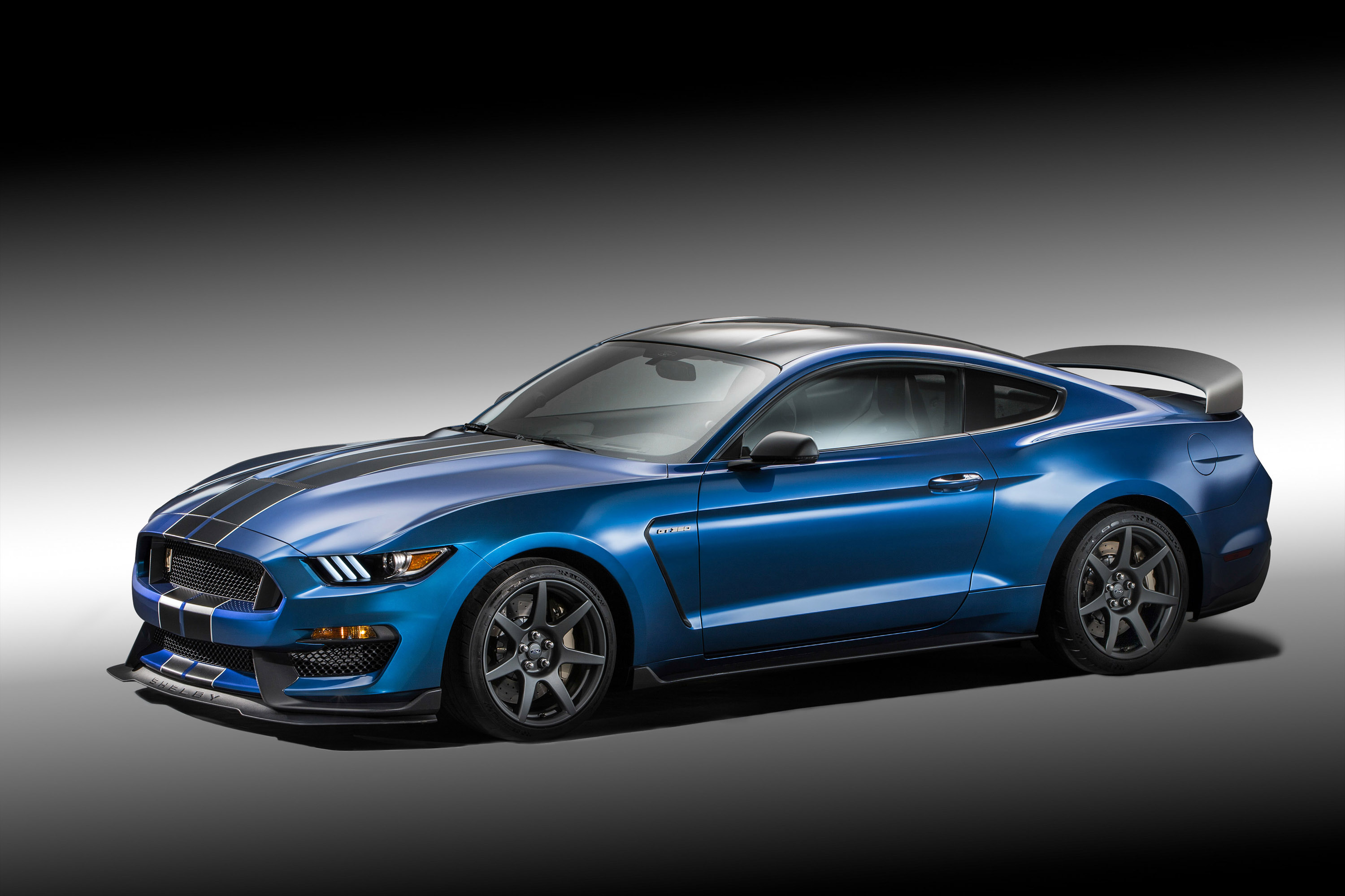 Ford Mustang Shelby GT350R photo #1
