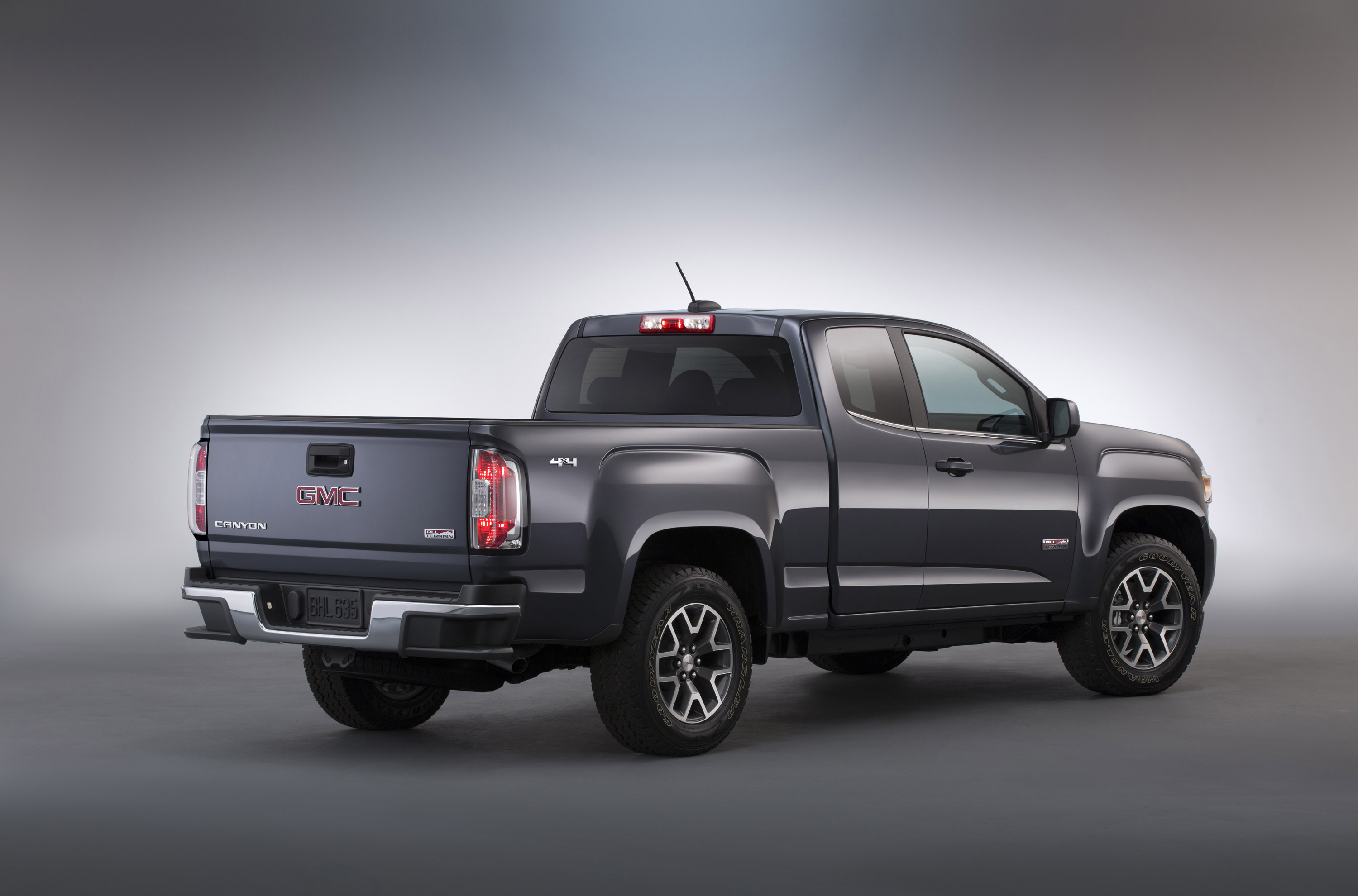 GMC Canyon photo #16