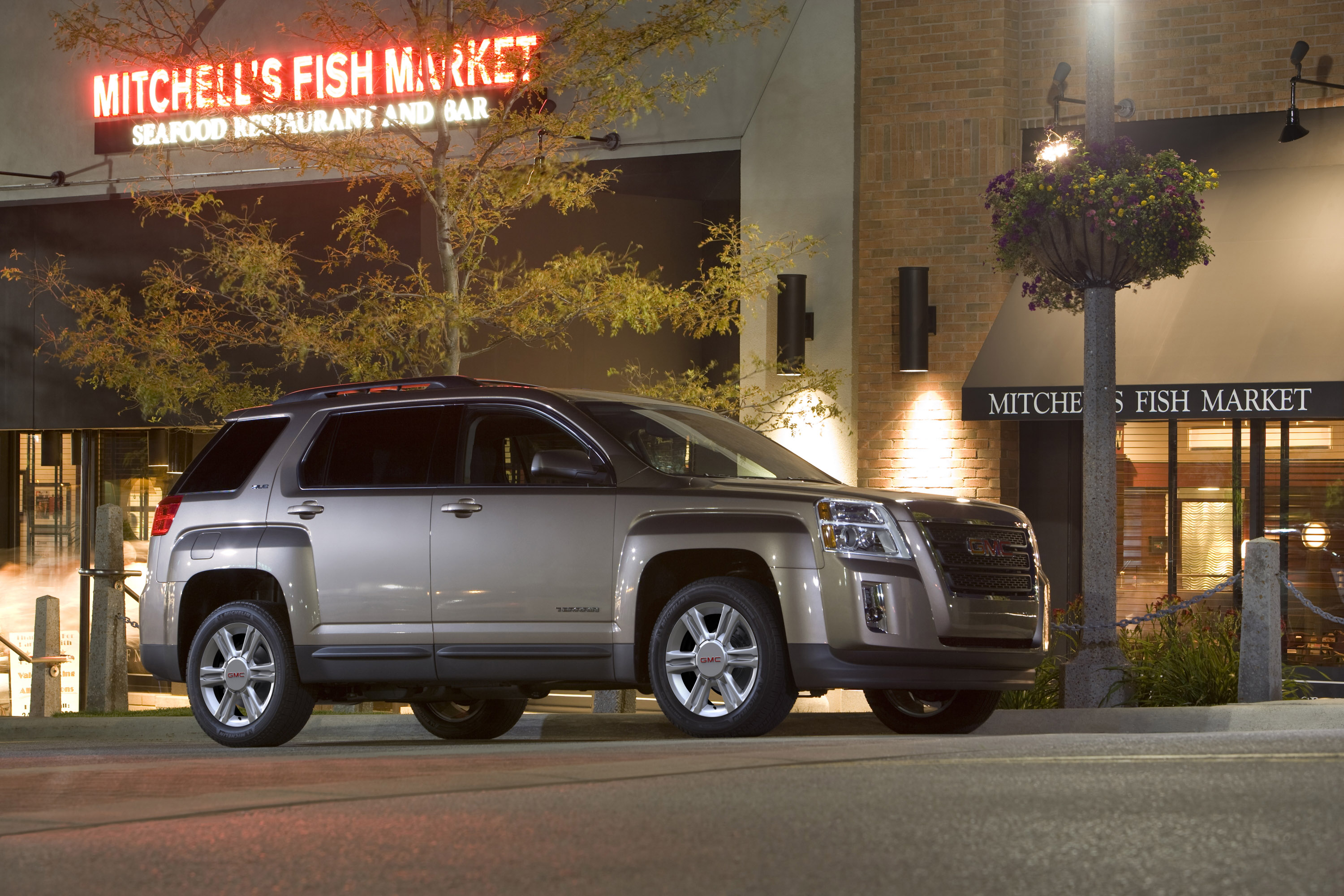 GMC Terrain photo #2