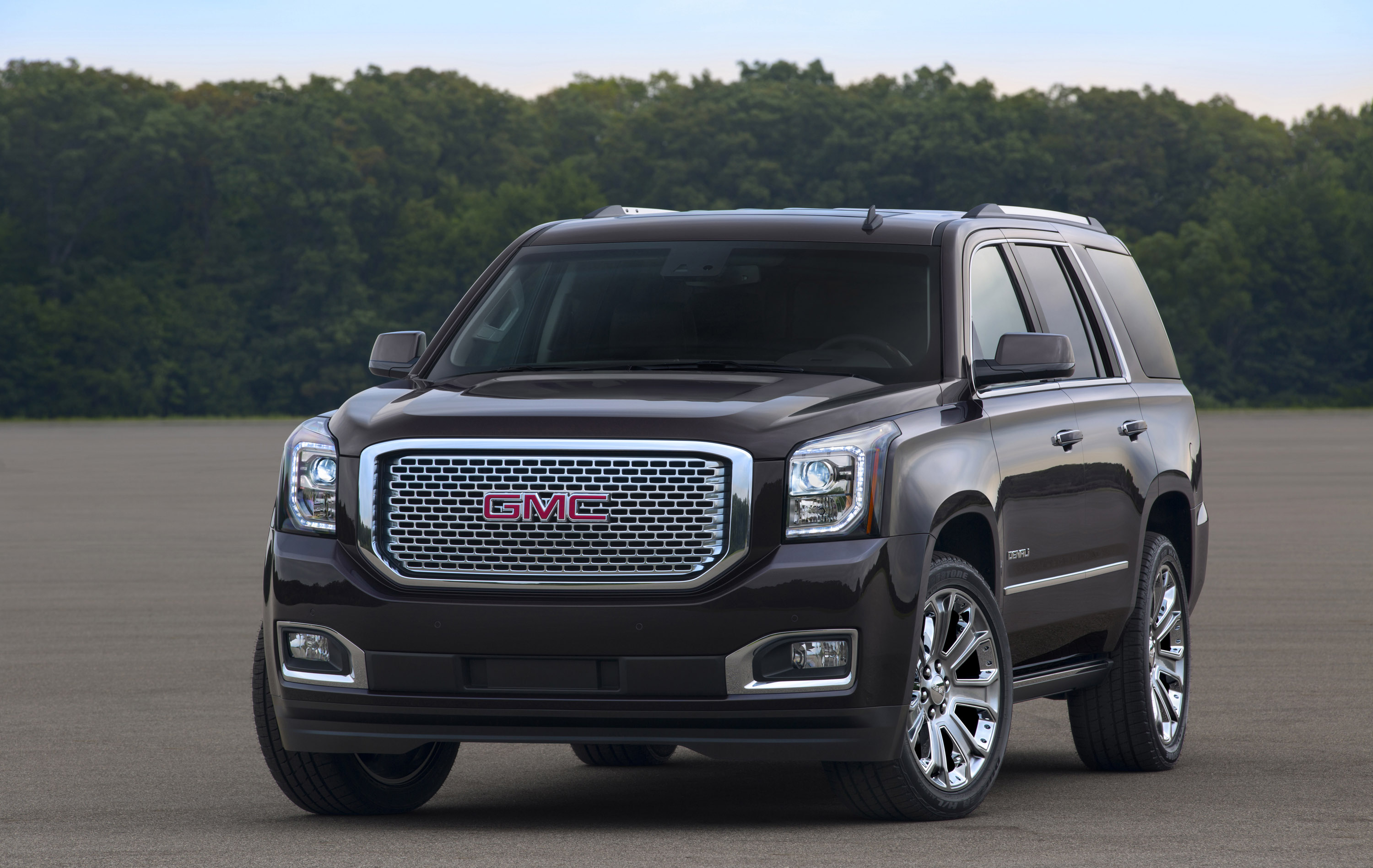 GMC Yukon Denali photo #1