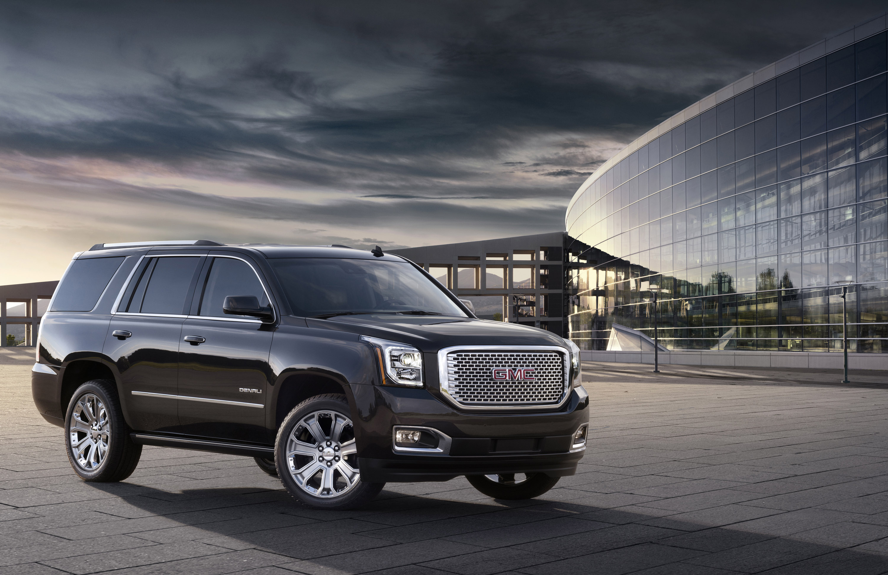 GMC Yukon Denali photo #4