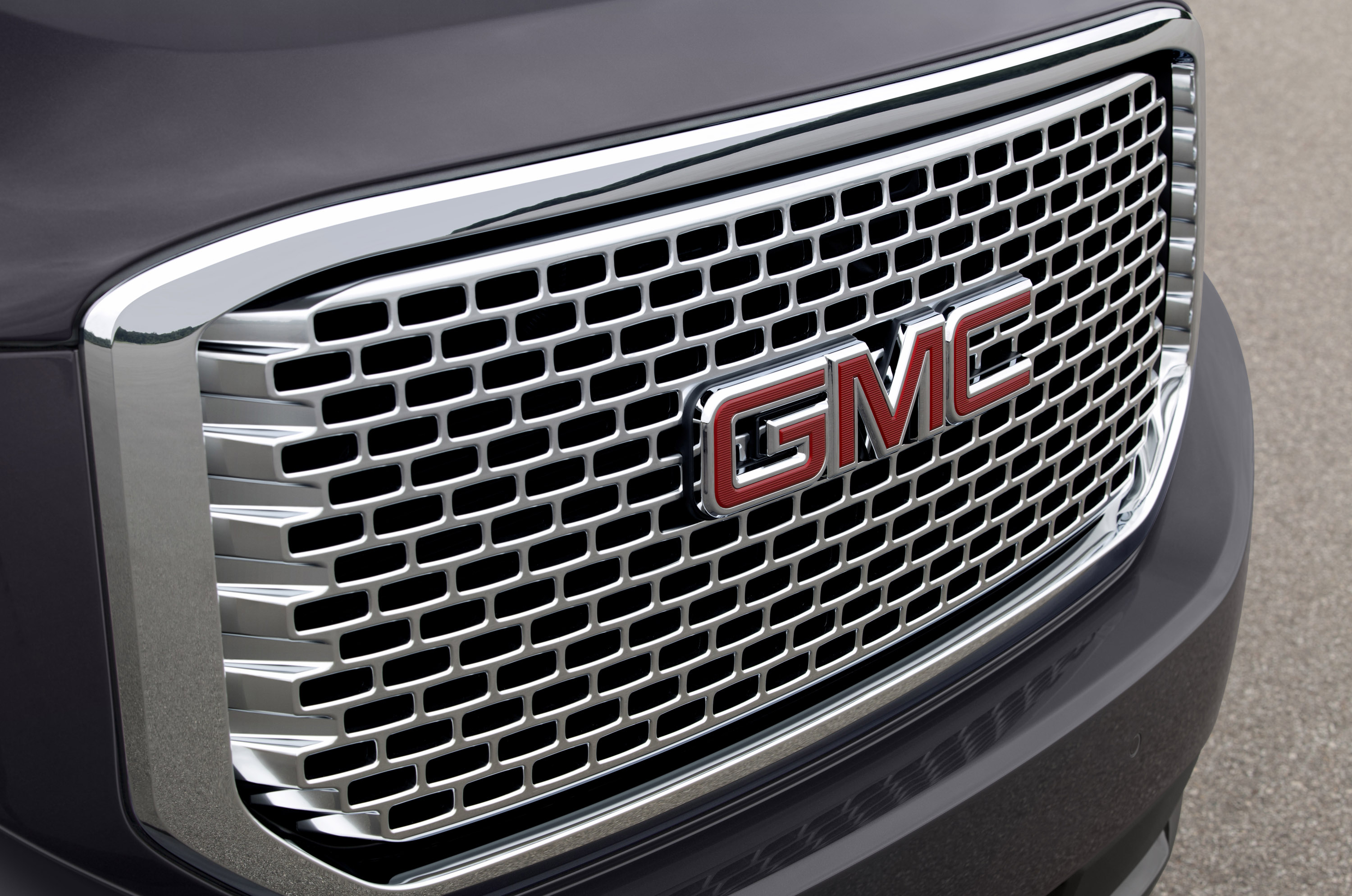 GMC Yukon Denali photo #17