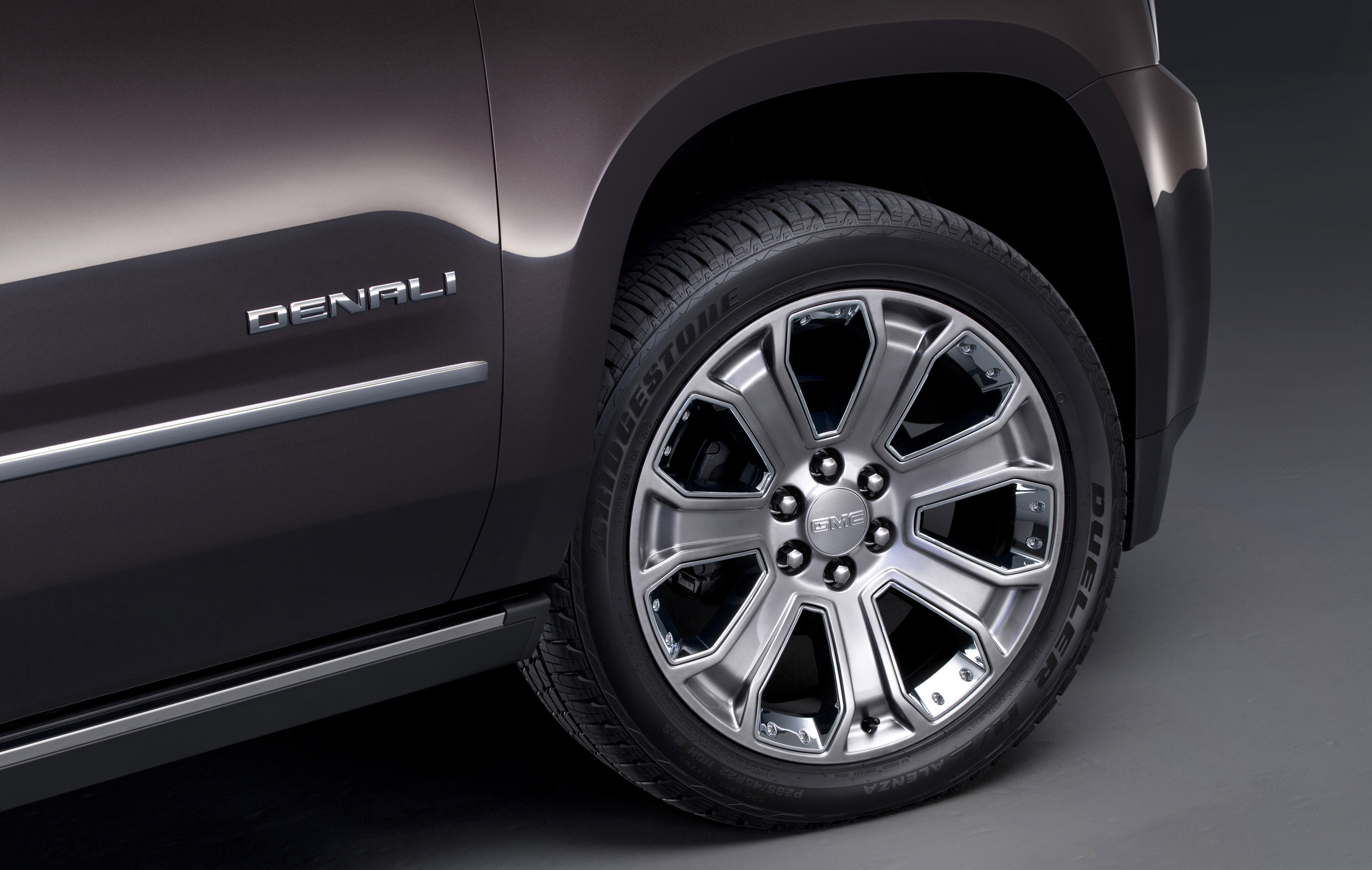 GMC Yukon Denali photo #19