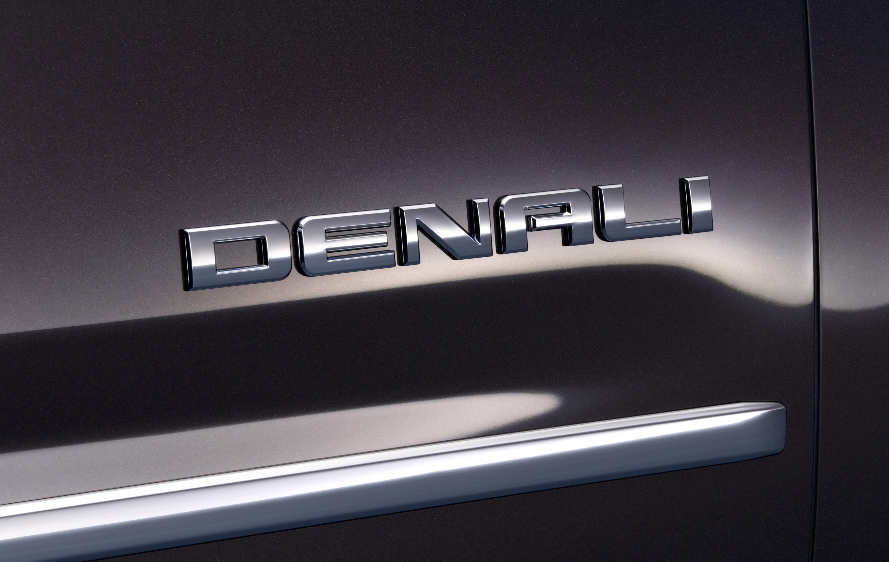 GMC Yukon Denali photo #20