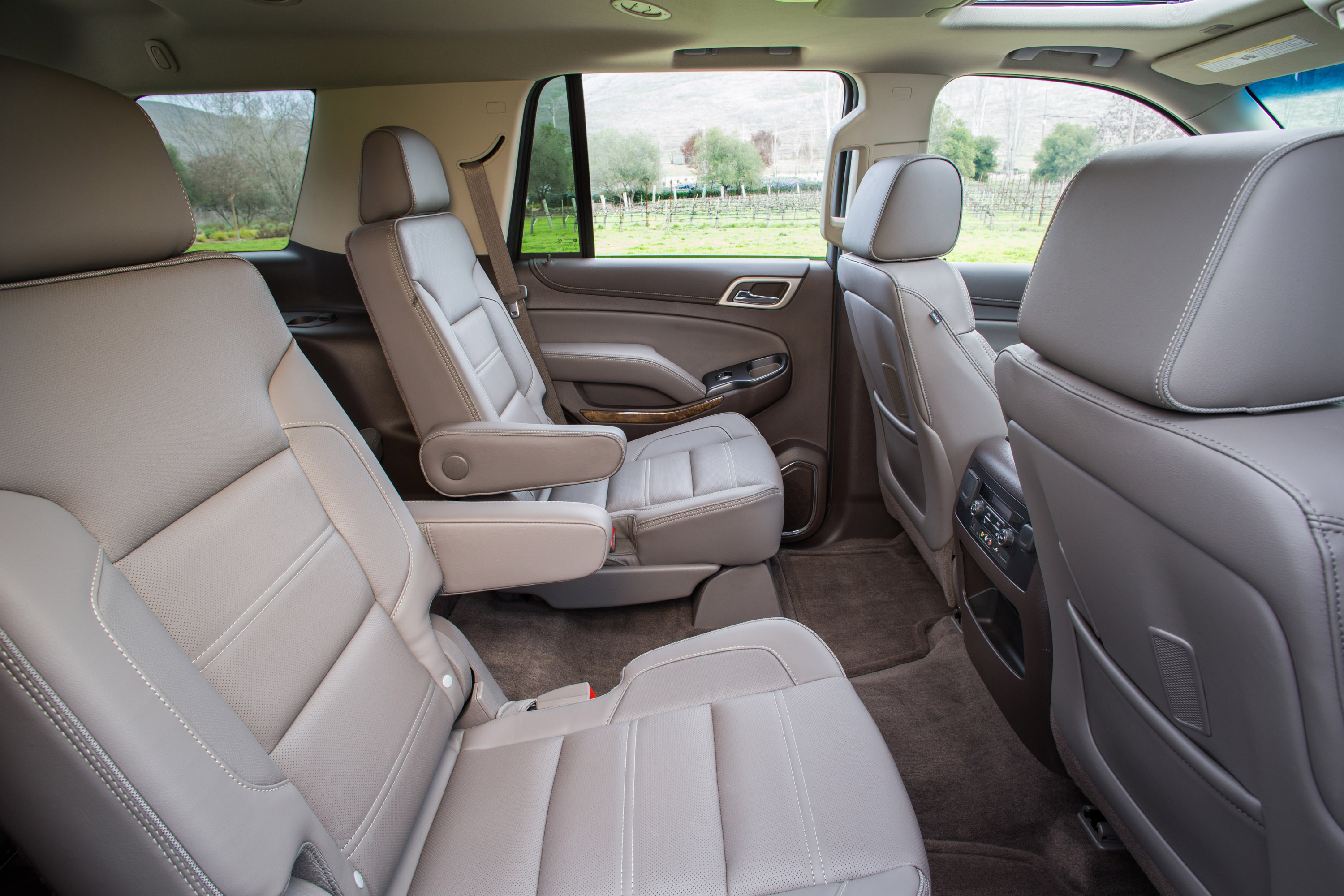 GMC Yukon Denali photo #21