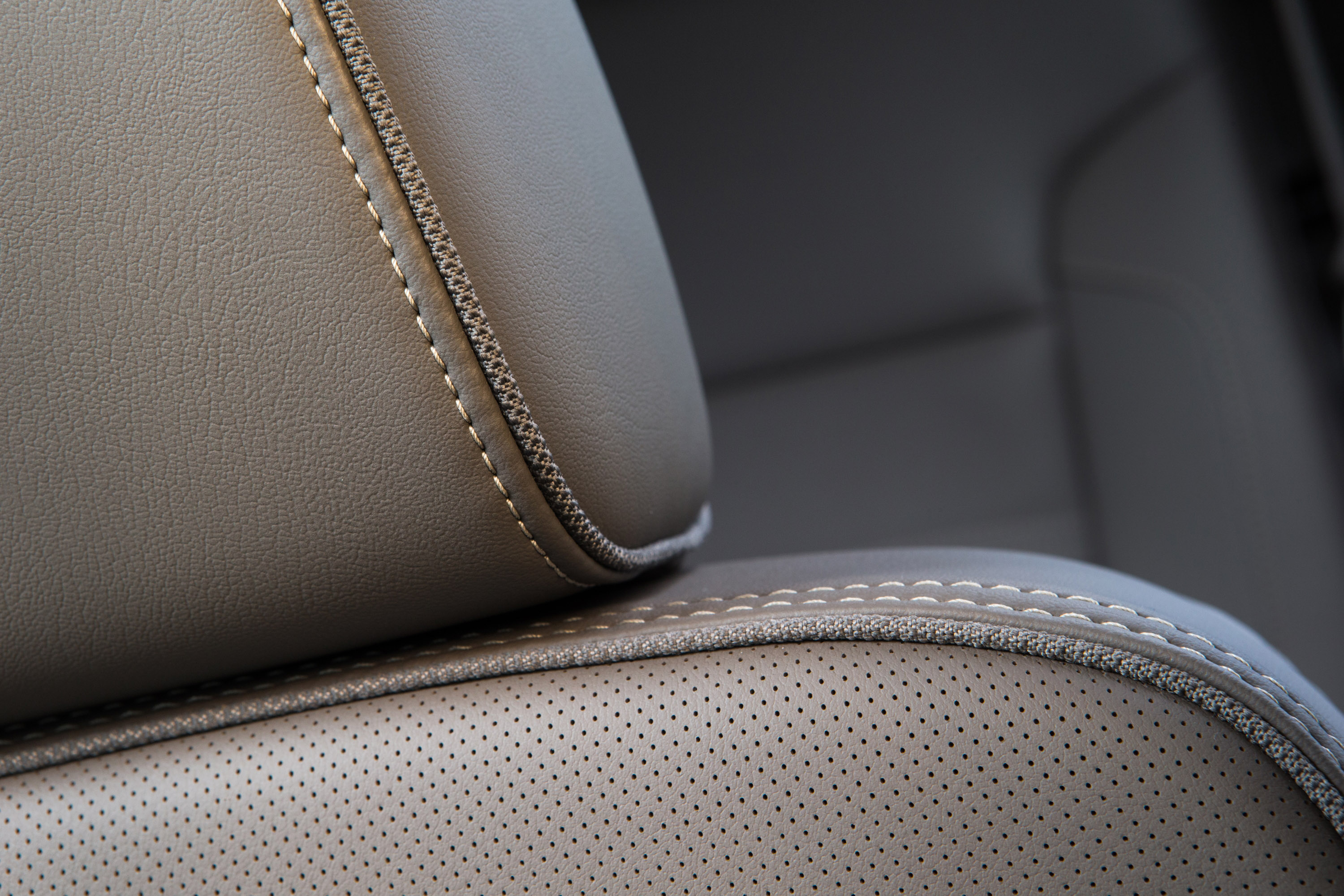 GMC Yukon Denali photo #23