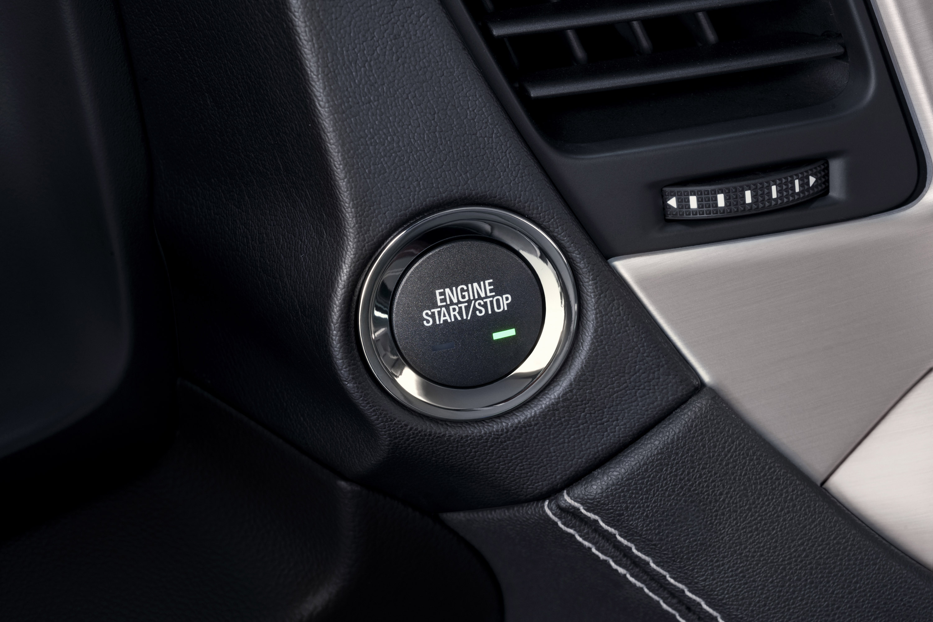 GMC Yukon Denali photo #26