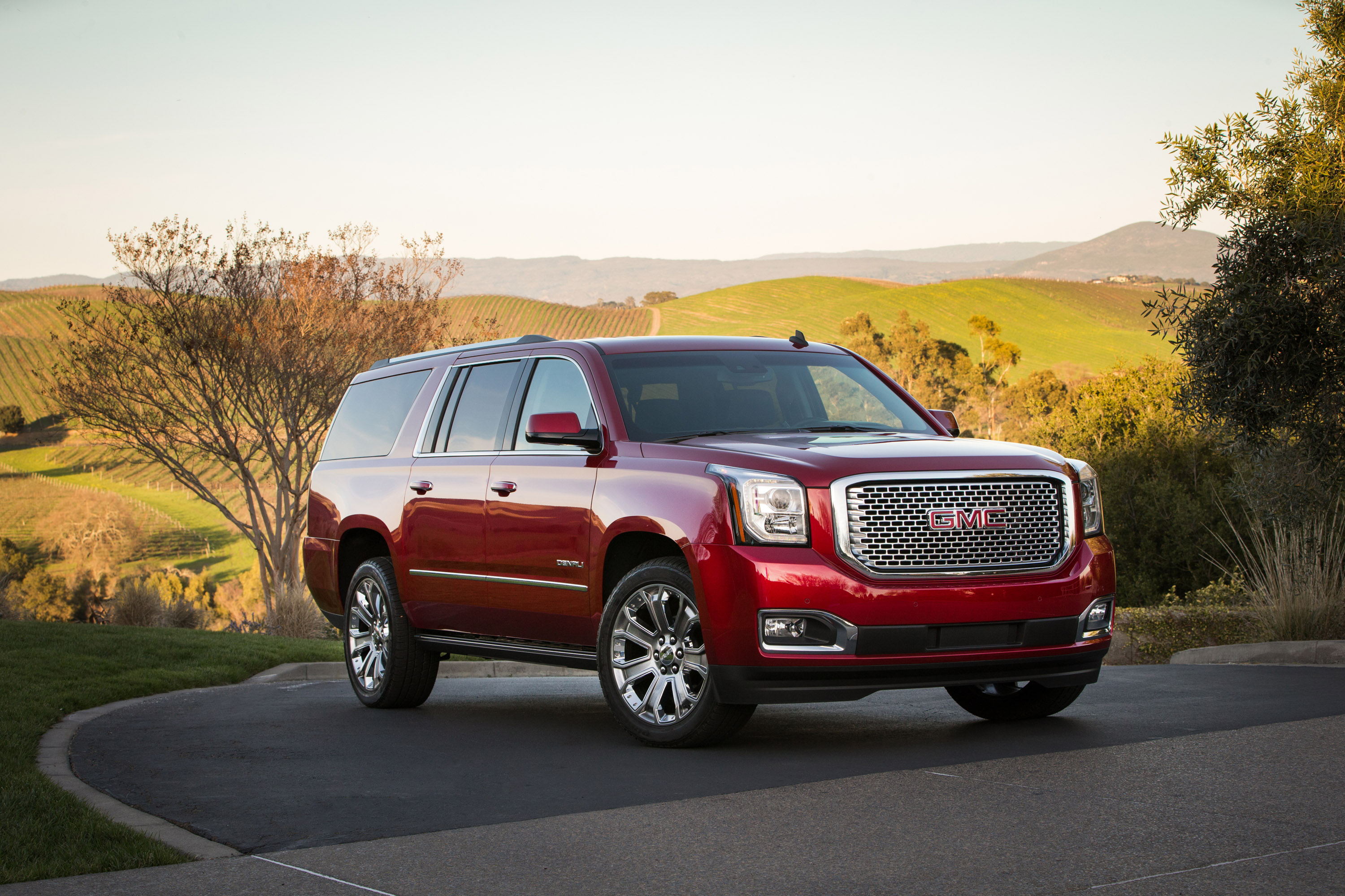 GMC Yukon XL Denali photo #3