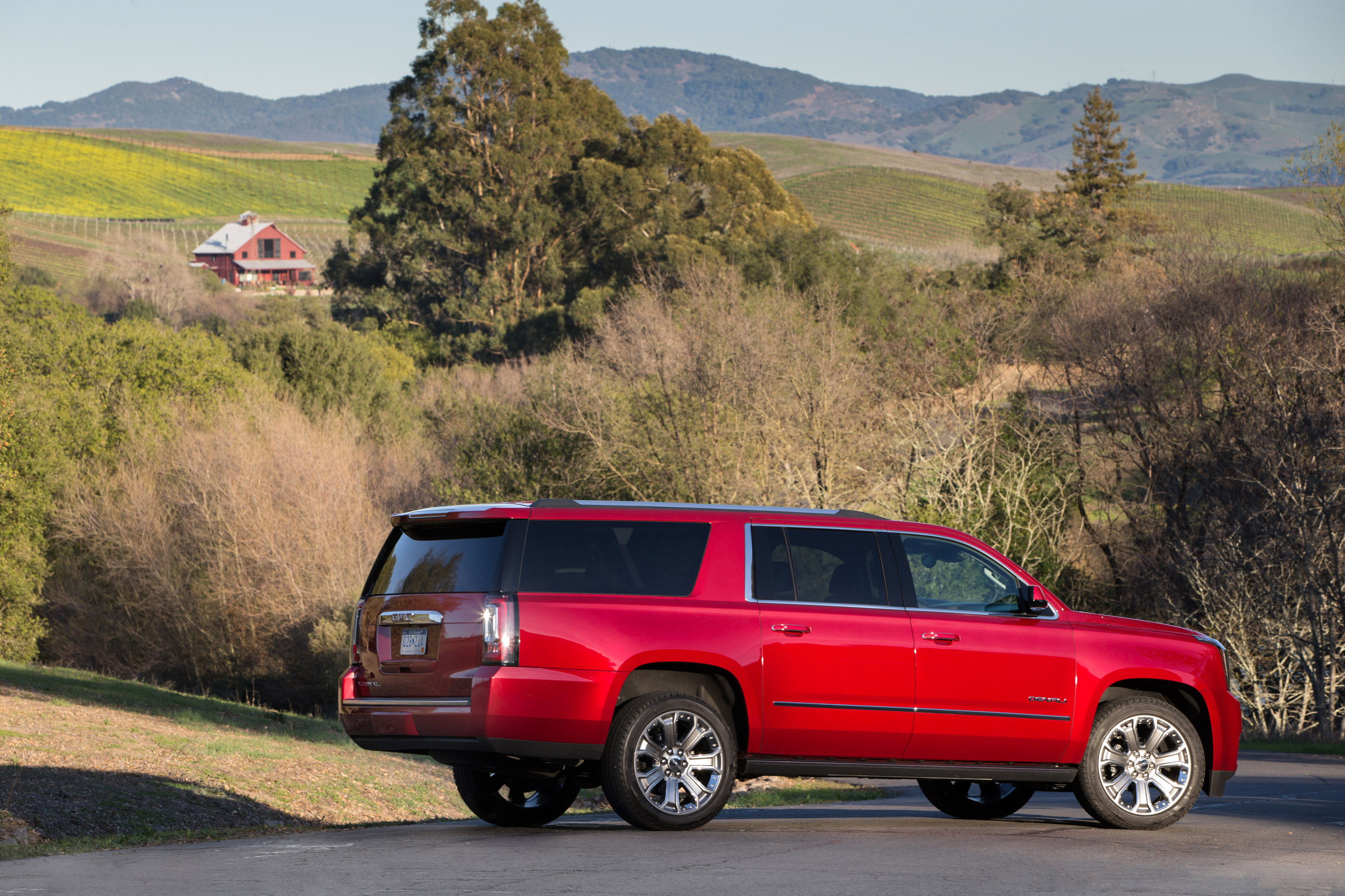 GMC Yukon XL Denali photo #18