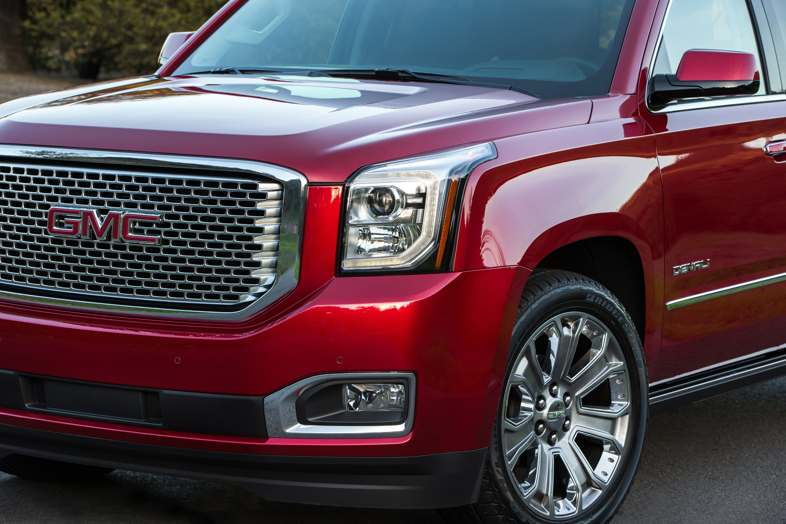GMC Yukon XL Denali photo #19