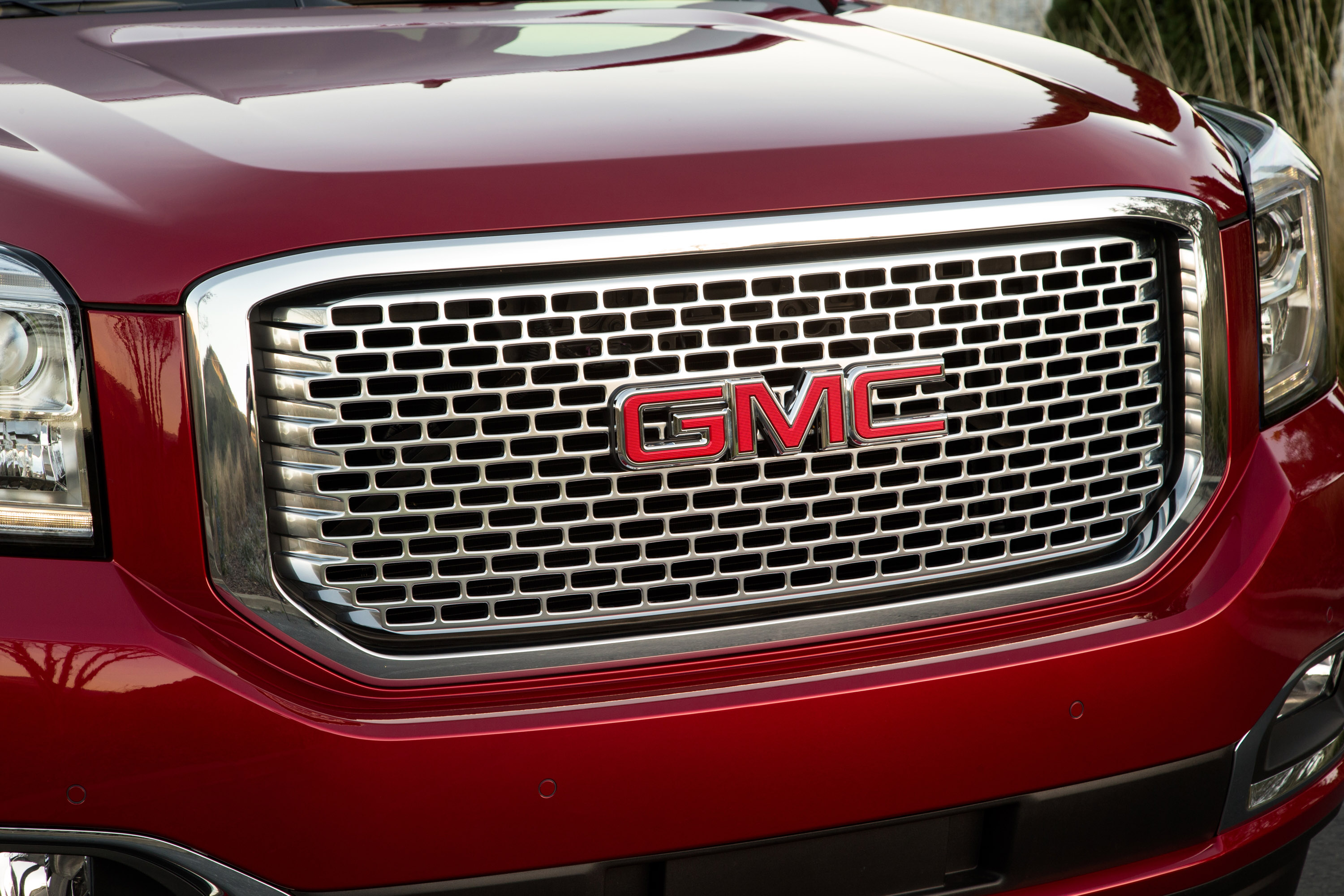 GMC Yukon XL Denali photo #21