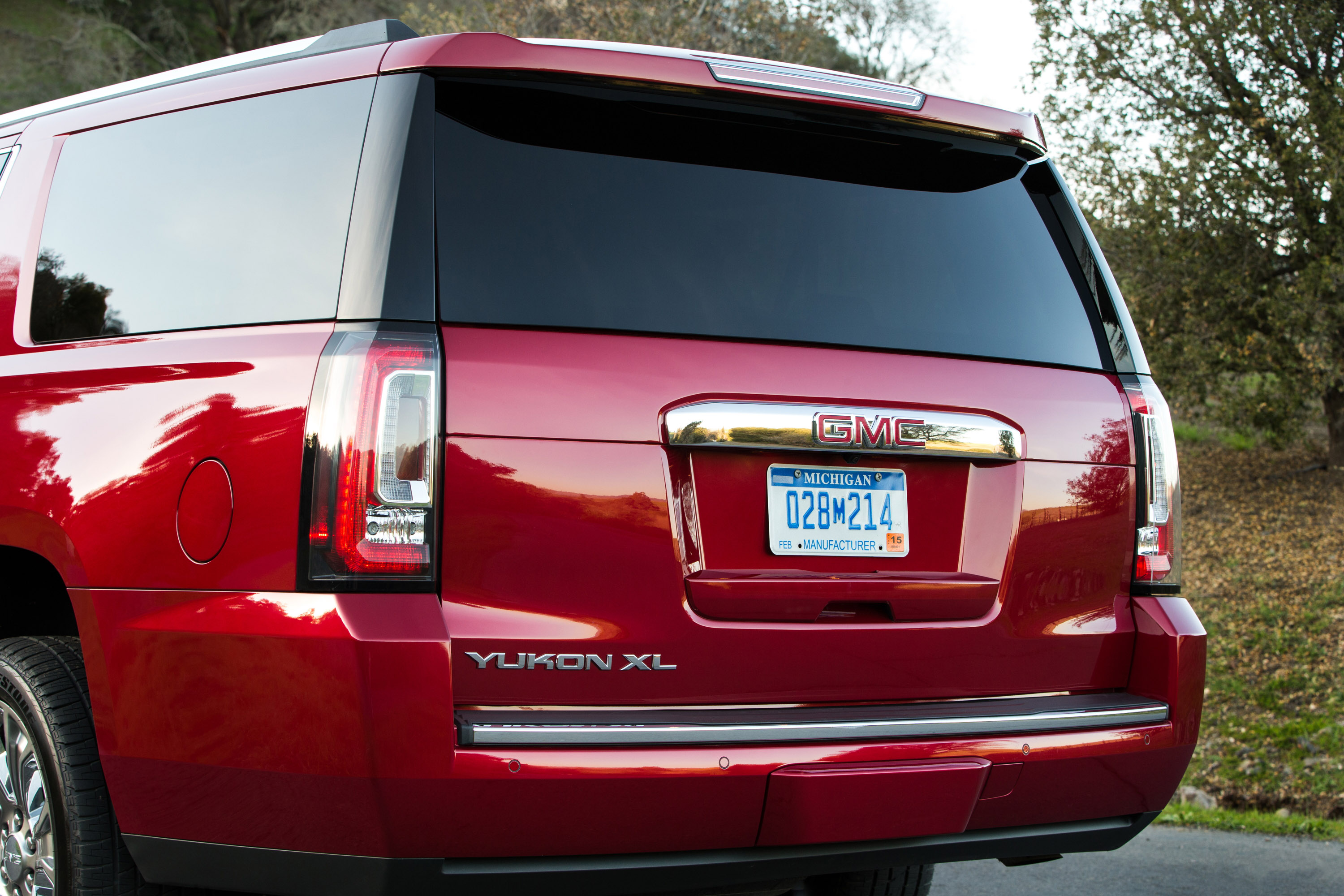 GMC Yukon XL Denali photo #23
