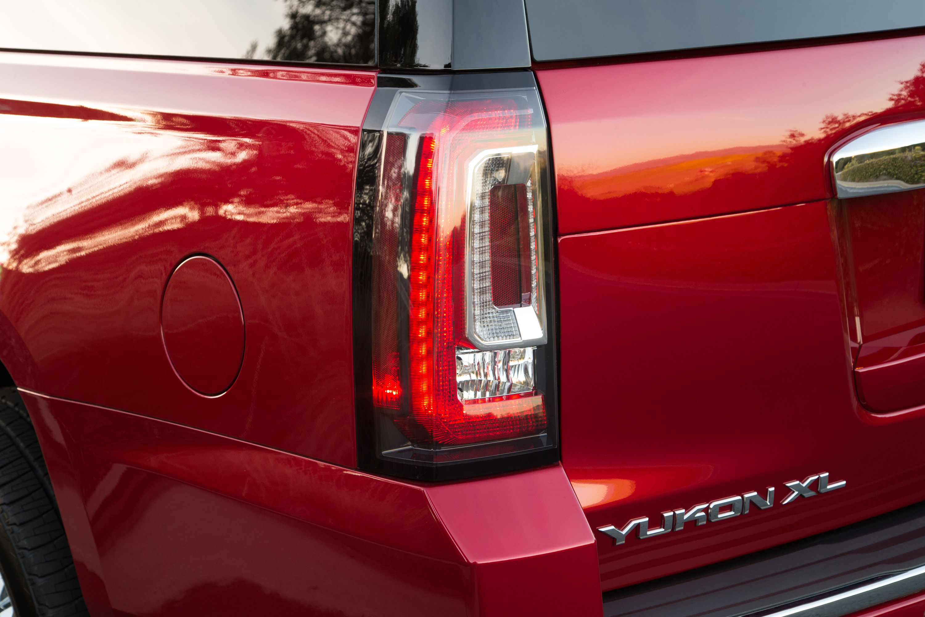 GMC Yukon XL Denali photo #25