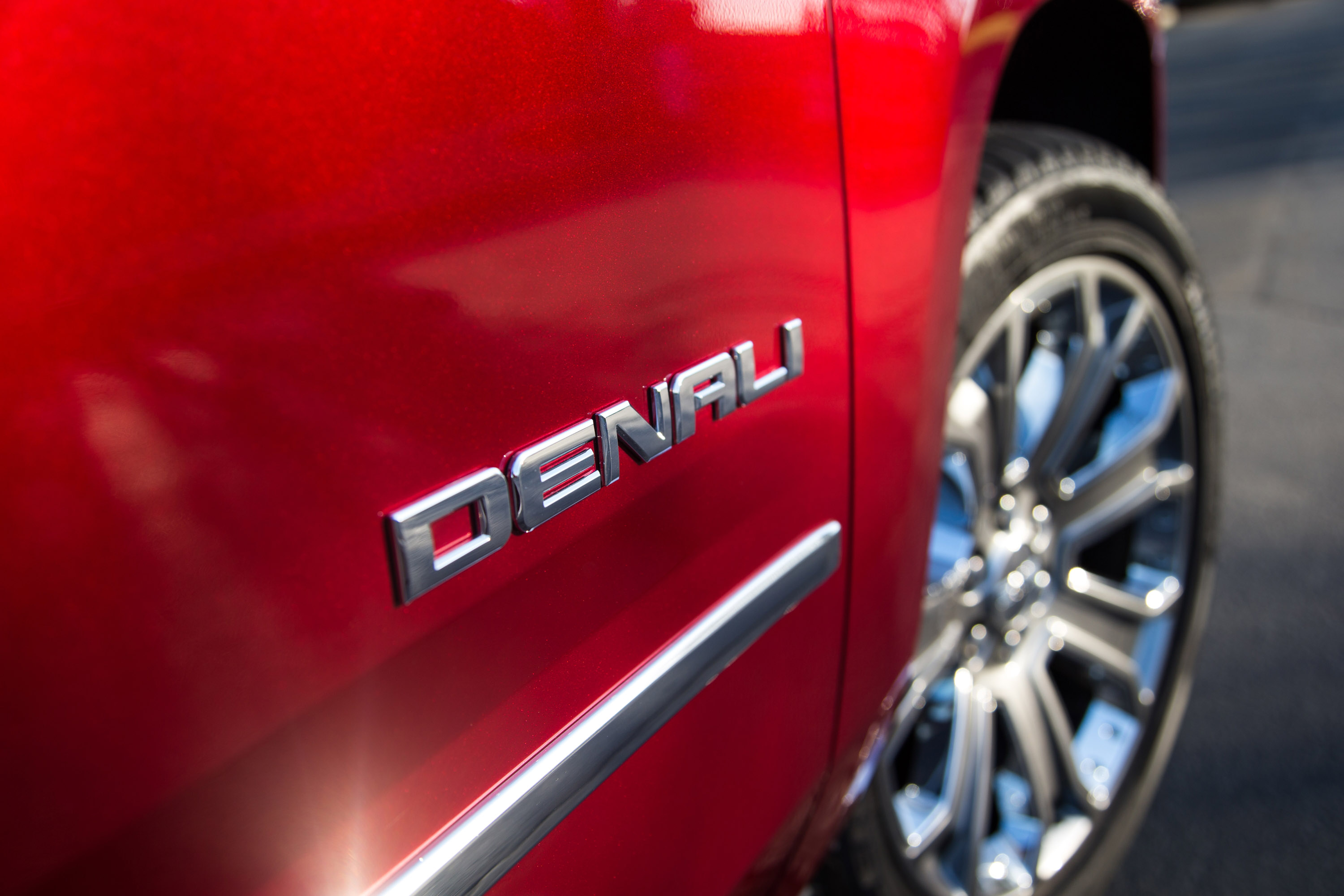 GMC Yukon XL Denali photo #26