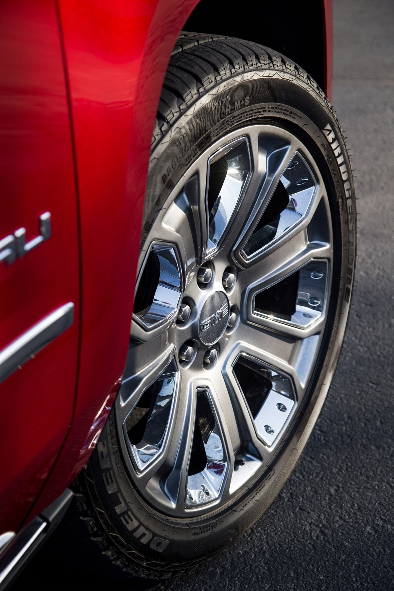 GMC Yukon XL Denali photo #27