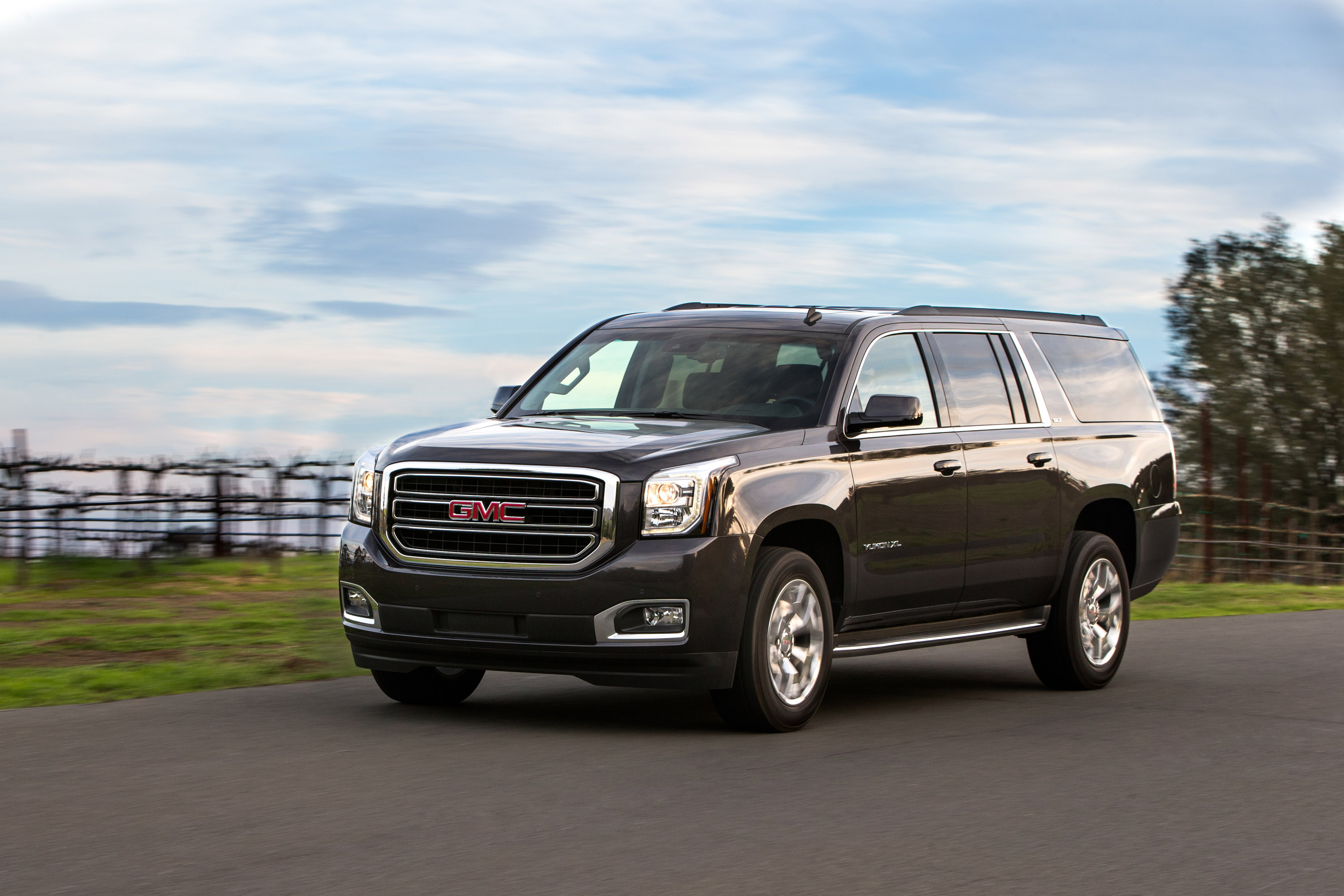 GMC Yukon XL SLT photo #3