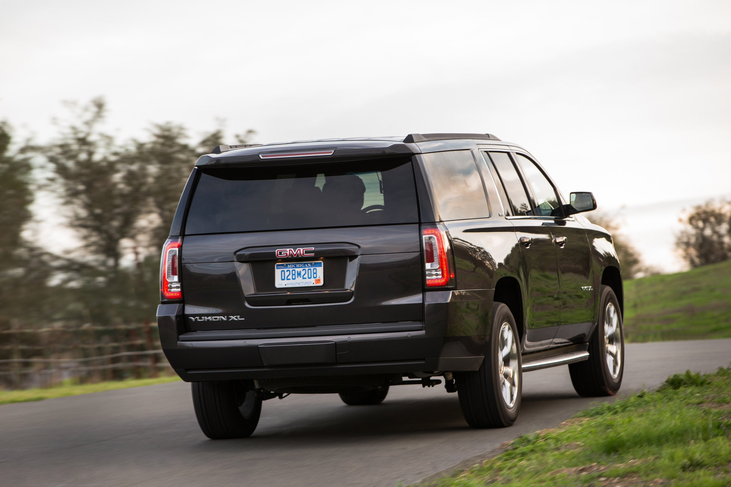 GMC Yukon XL SLT photo #15