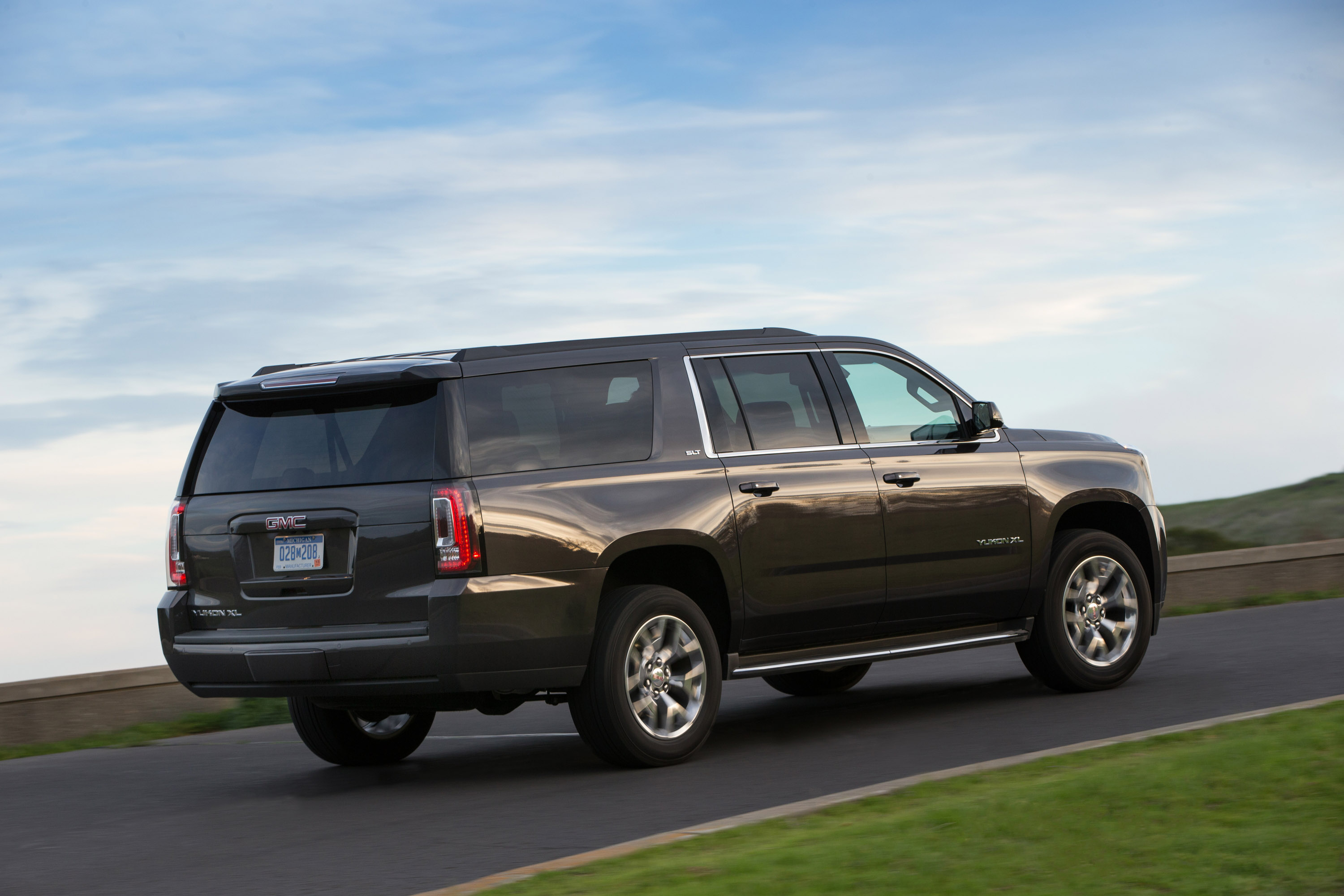 GMC Yukon XL SLT photo #16