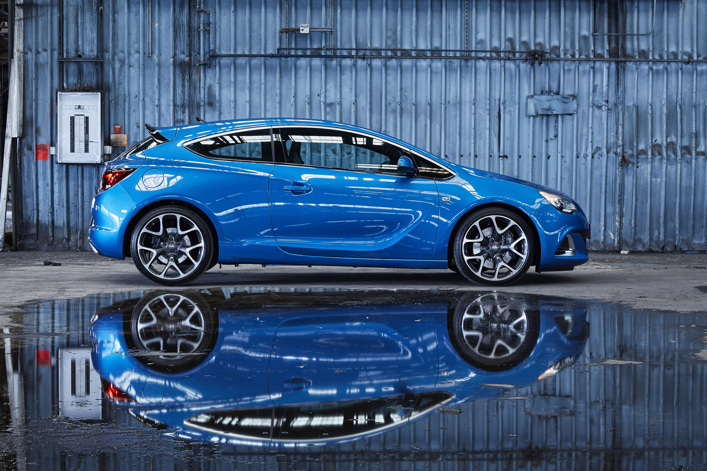Opel Astra OPC White