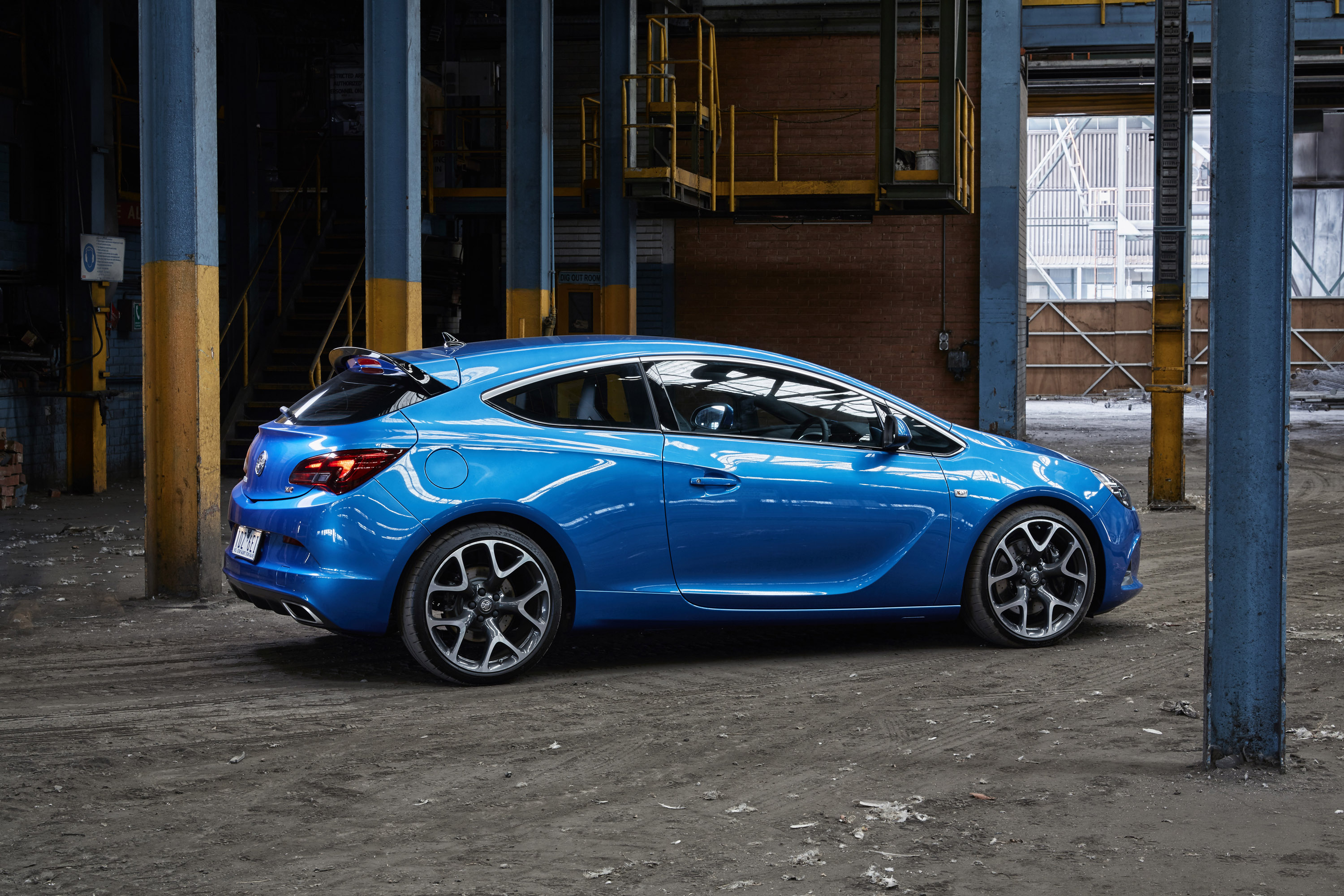 Holden Astra VXR photo #12