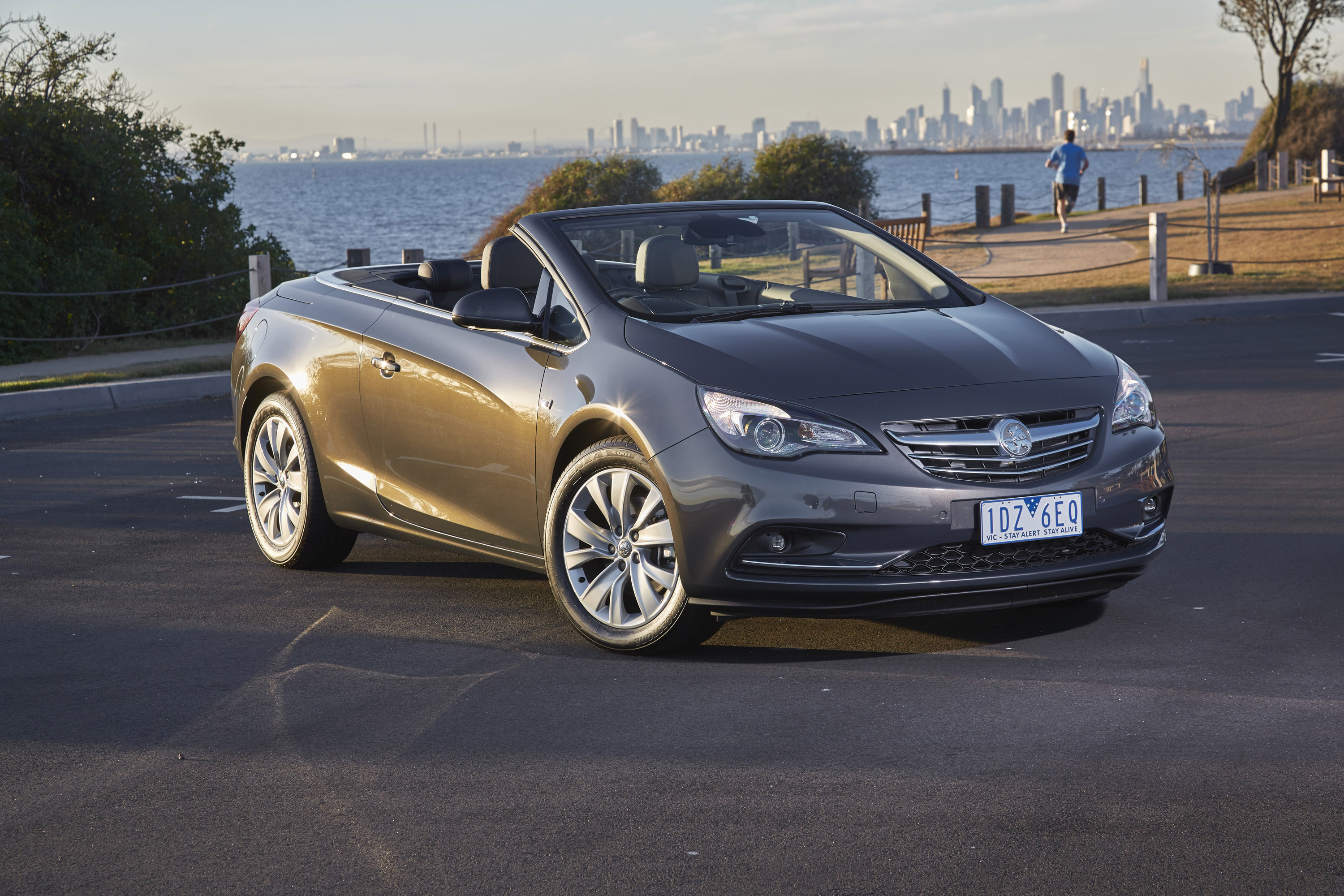 Holden Cascada Convertible photo #1