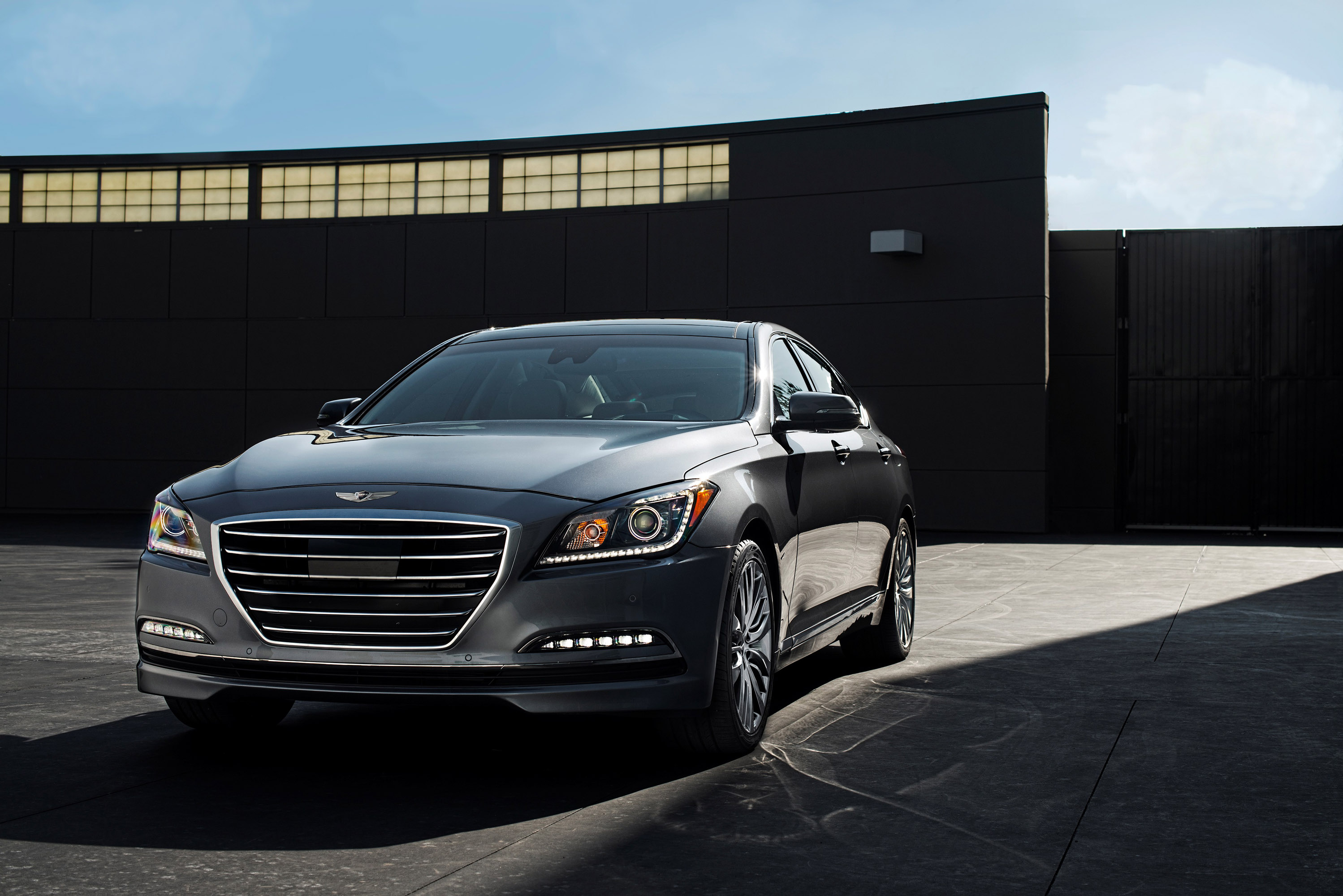 Hyundai Genesis photo #2