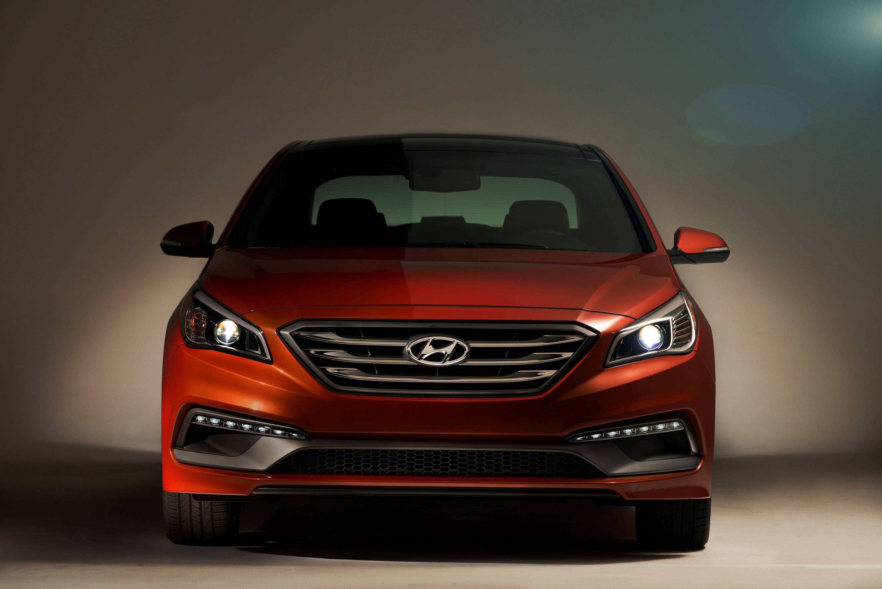 Hyundai Sonata photo #2