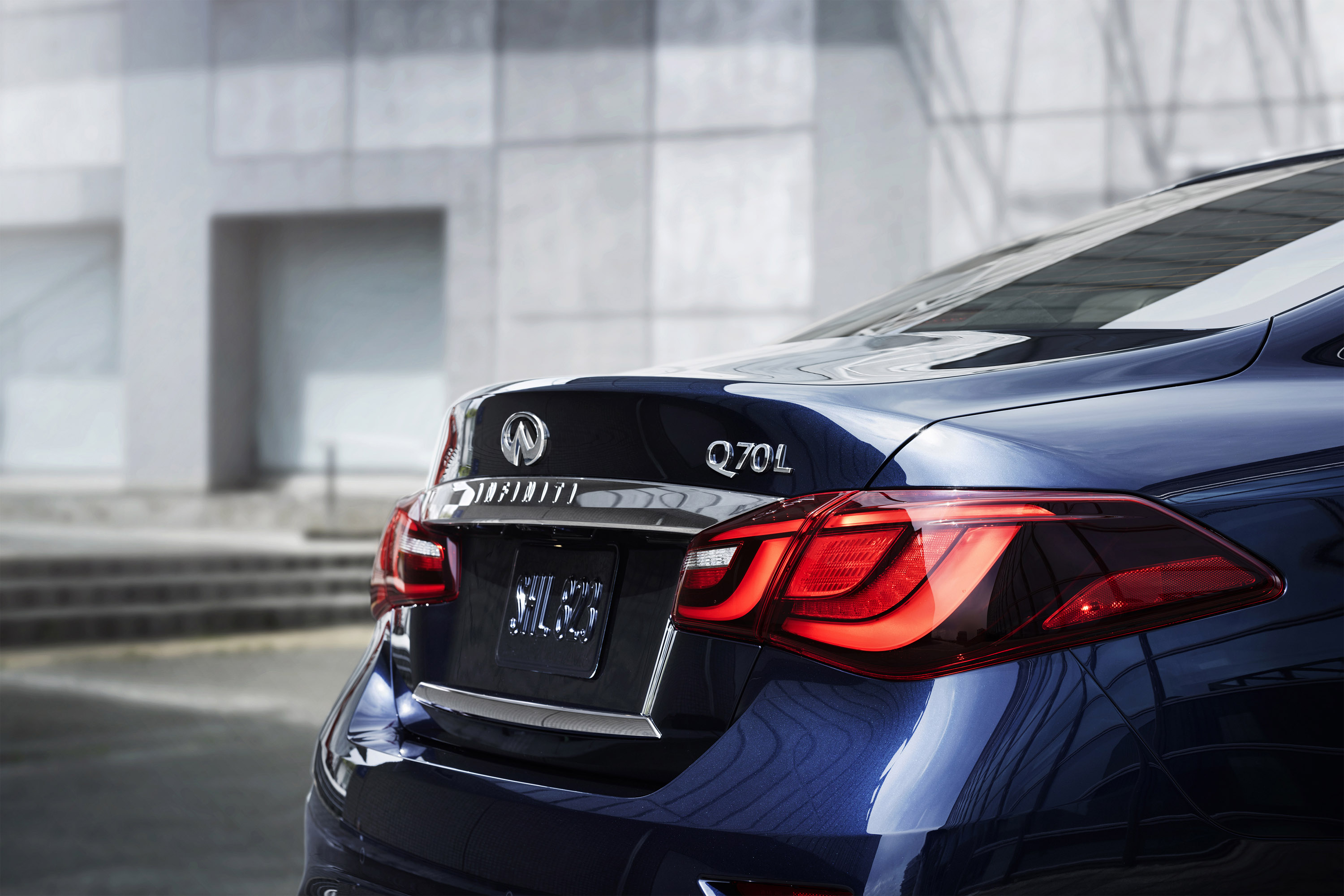 Infiniti Q70L photo #19