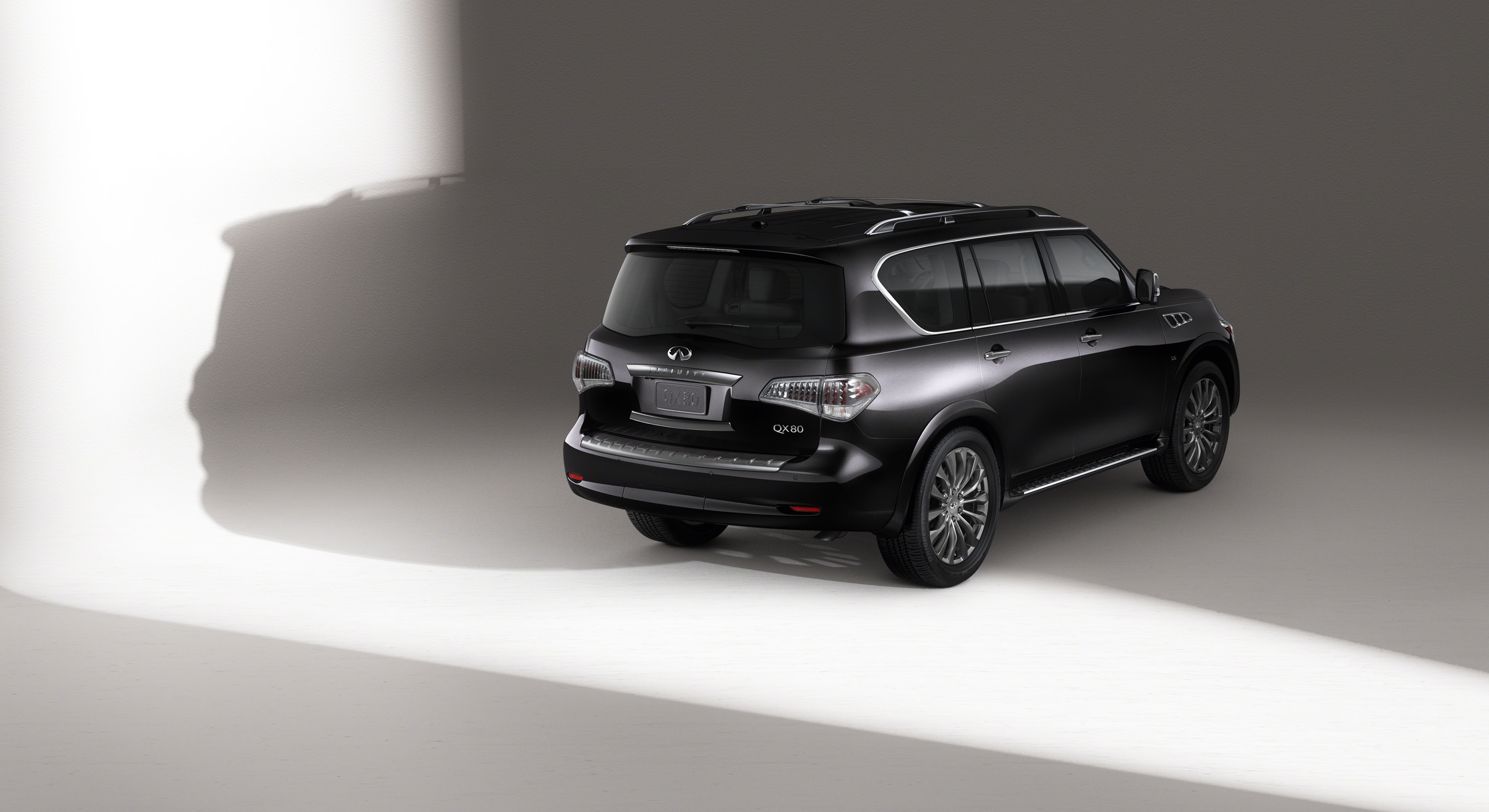 Infiniti QX80 Limited photo #2