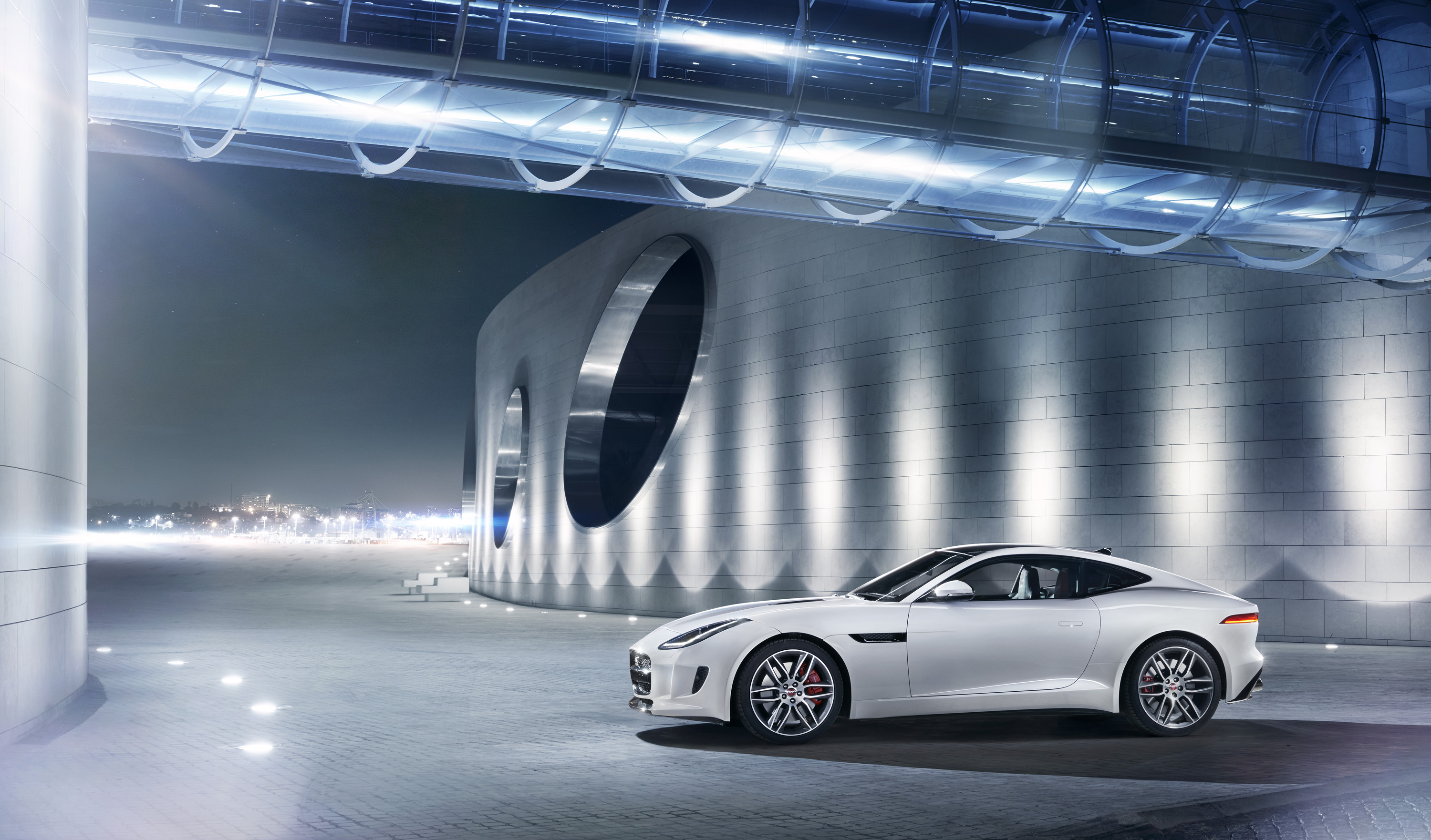 Jaguar F-Type R Coupe photo #2