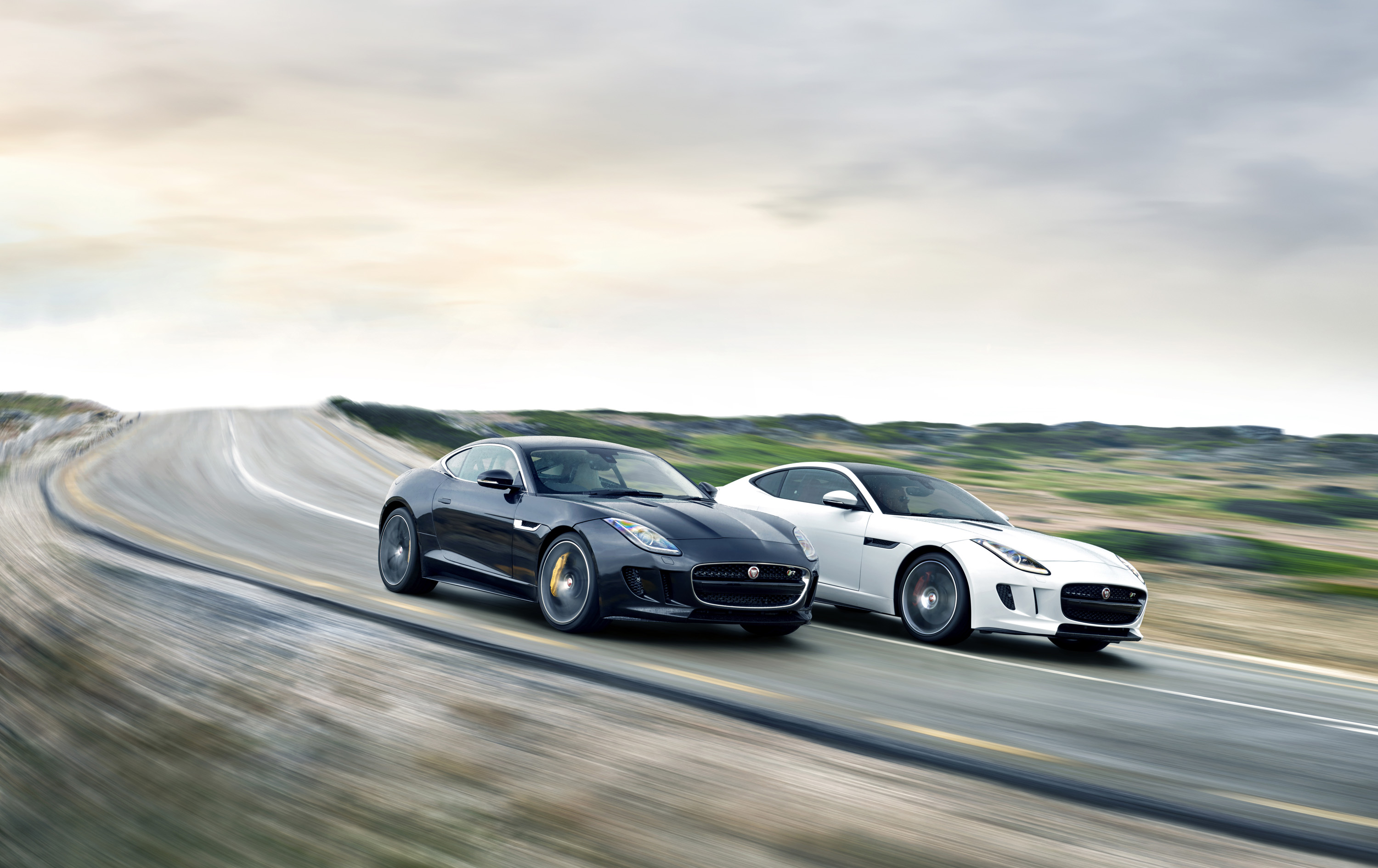 Jaguar F-Type R Coupe photo #16