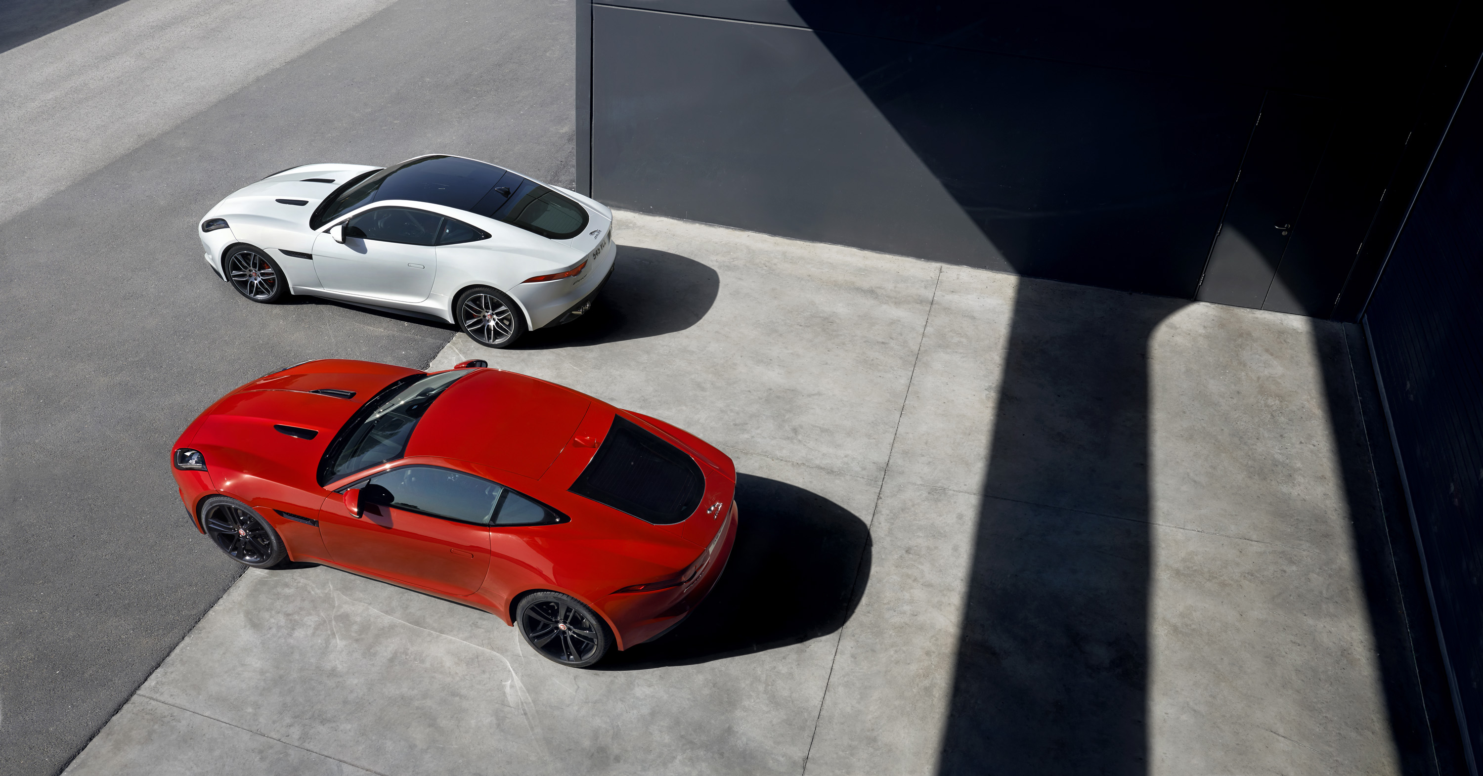 Jaguar F-Type R Coupe photo #17