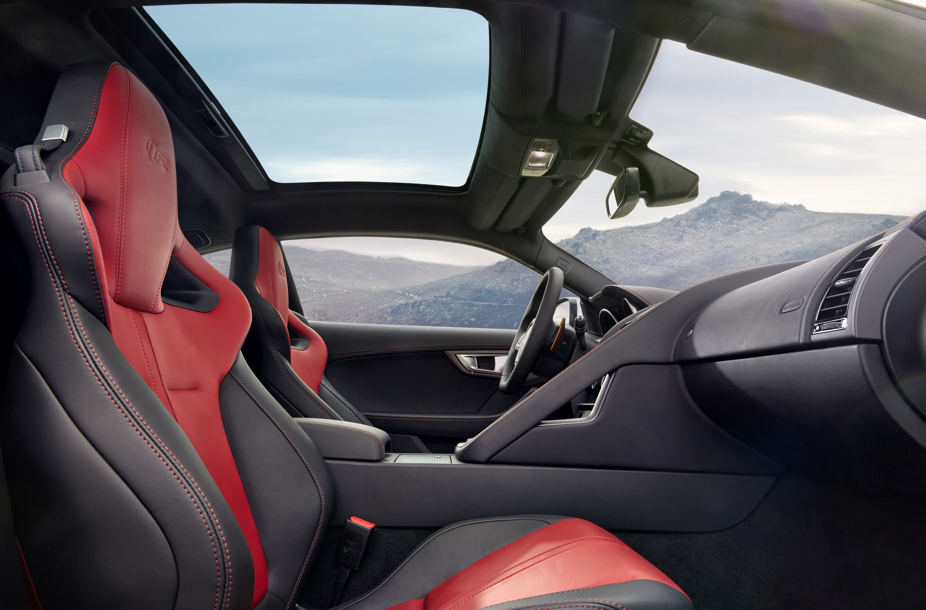 Jaguar F-Type R Coupe photo #27