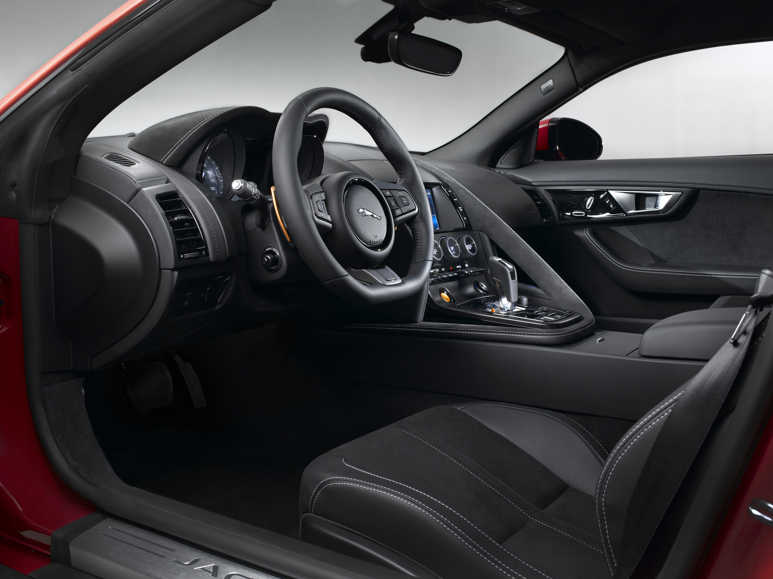 Jaguar F-Type R Coupe photo #30