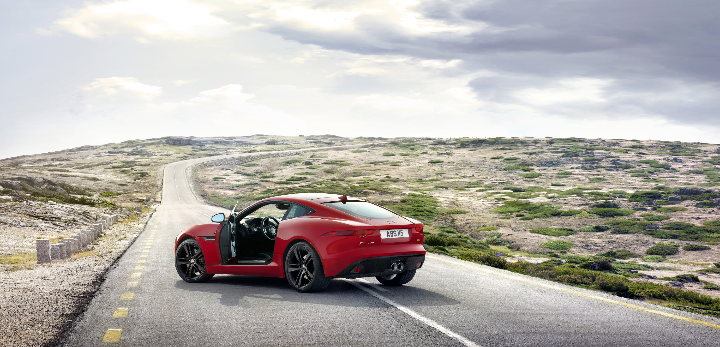 Jaguar F-Type R Coupe photo #55